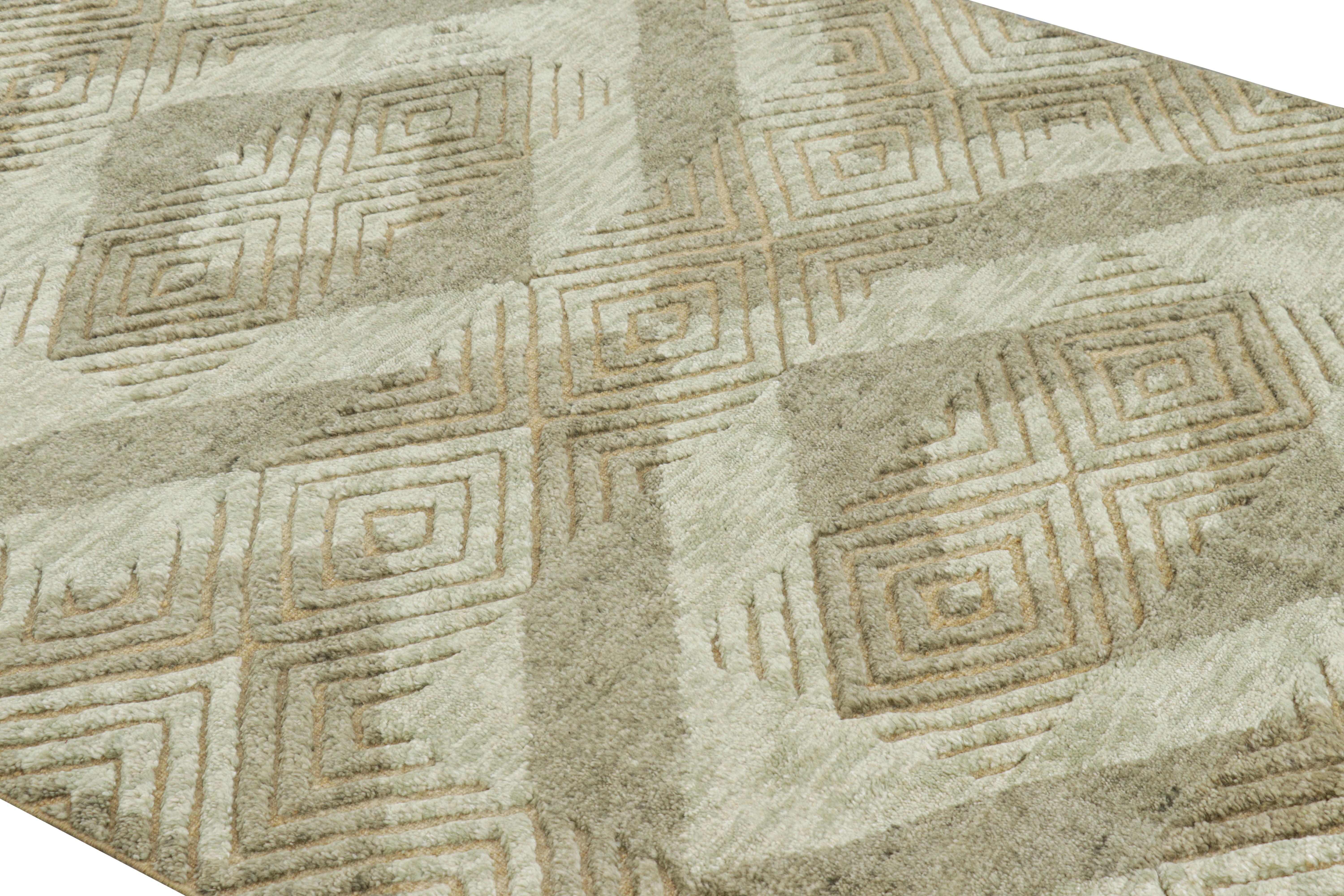 Annodato a mano in una lussuosa miscela di lana e seta, questo tappeto 6x8 presenta una trama alta e bassa abbinata a motivi geometrici che lo rendono una nuova ed entusiasmante aggiunta alla nostra collezione marocchina. 

Sul design: 

Queste foto