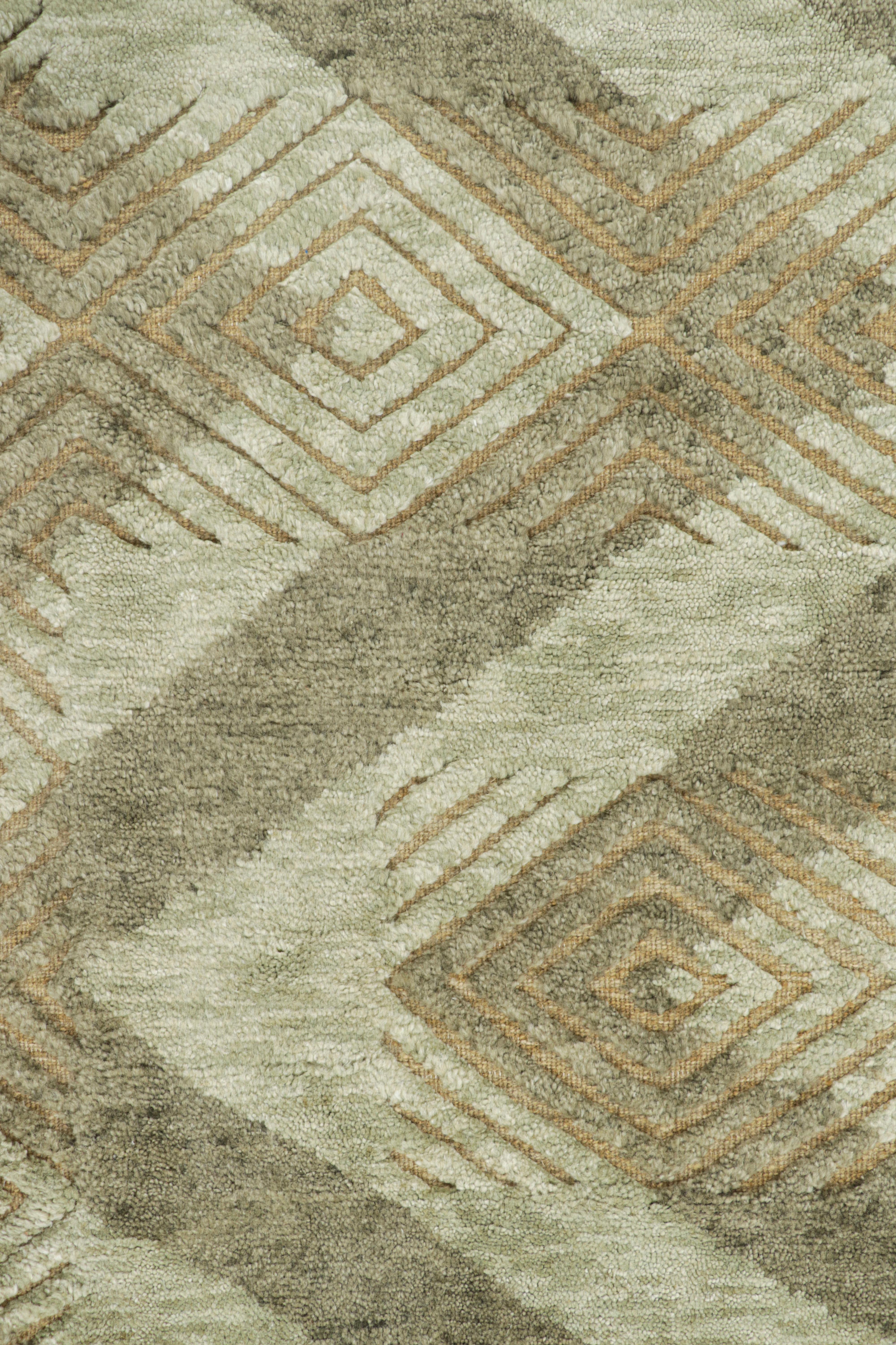 Indiano Tappeto personalizzato in stile marocchino di Rug & Kilim con motivi geometrici beige in vendita
