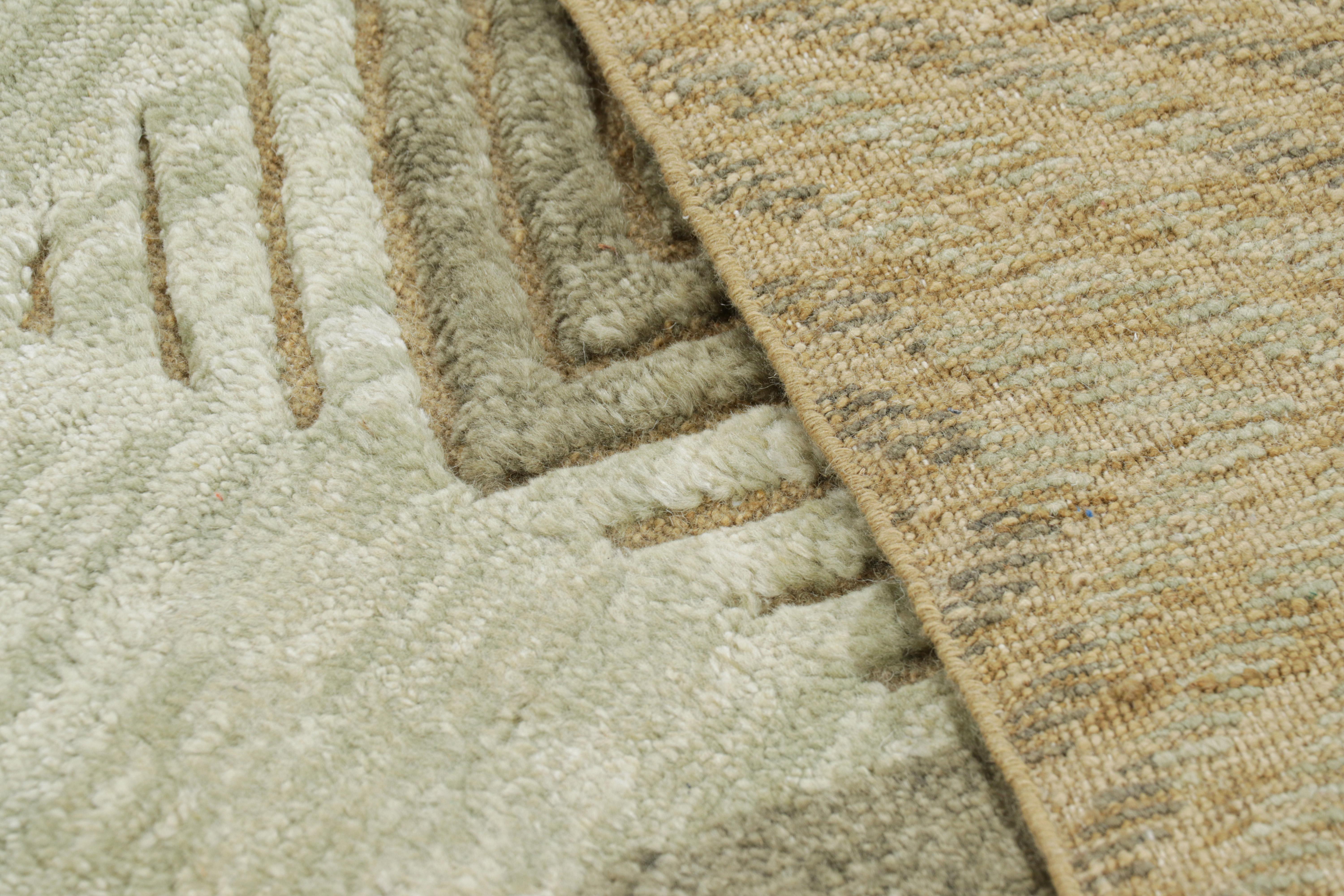 Lana Tappeto personalizzato in stile marocchino di Rug & Kilim con motivi geometrici beige in vendita