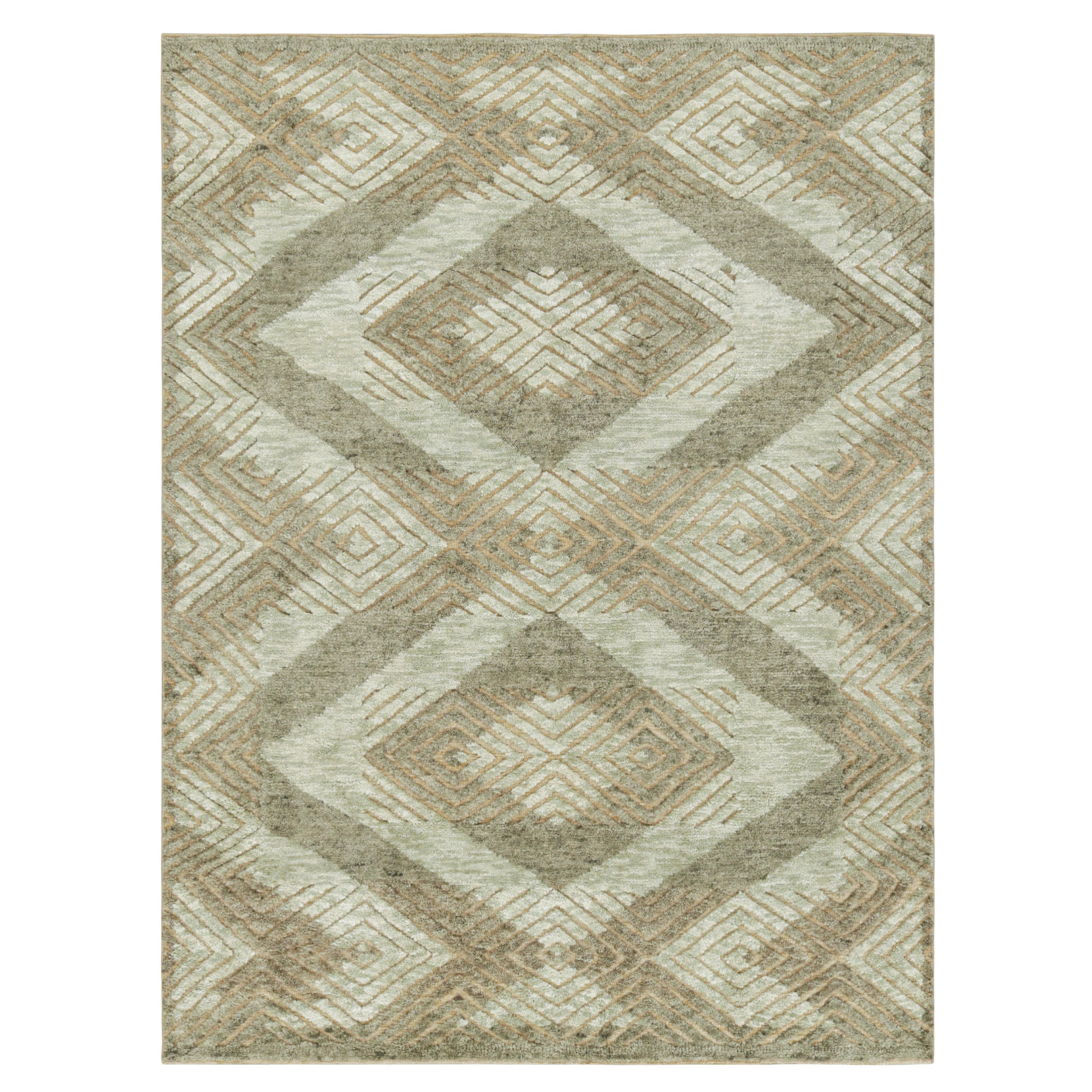 Tappeto personalizzato in stile marocchino di Rug & Kilim con motivi geometrici beige in vendita