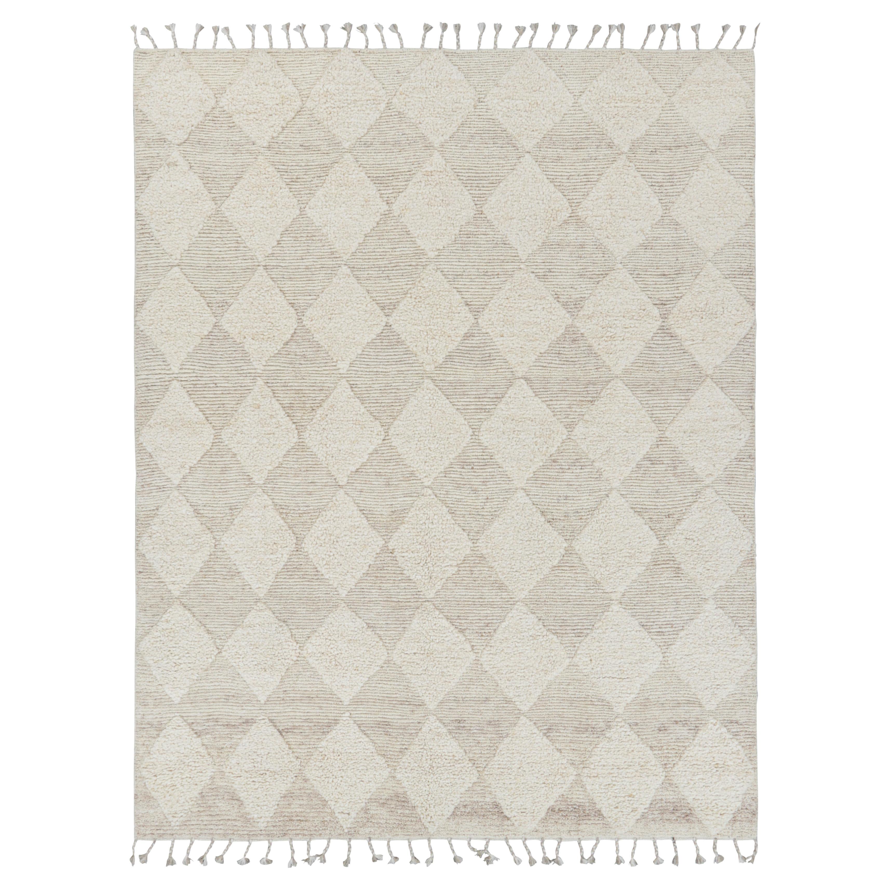 Rug & Kilim's Moroccan Style Custom Rug Design with White Diamond Patterns (tapis sur mesure de style marocain avec des motifs de diamants blancs)