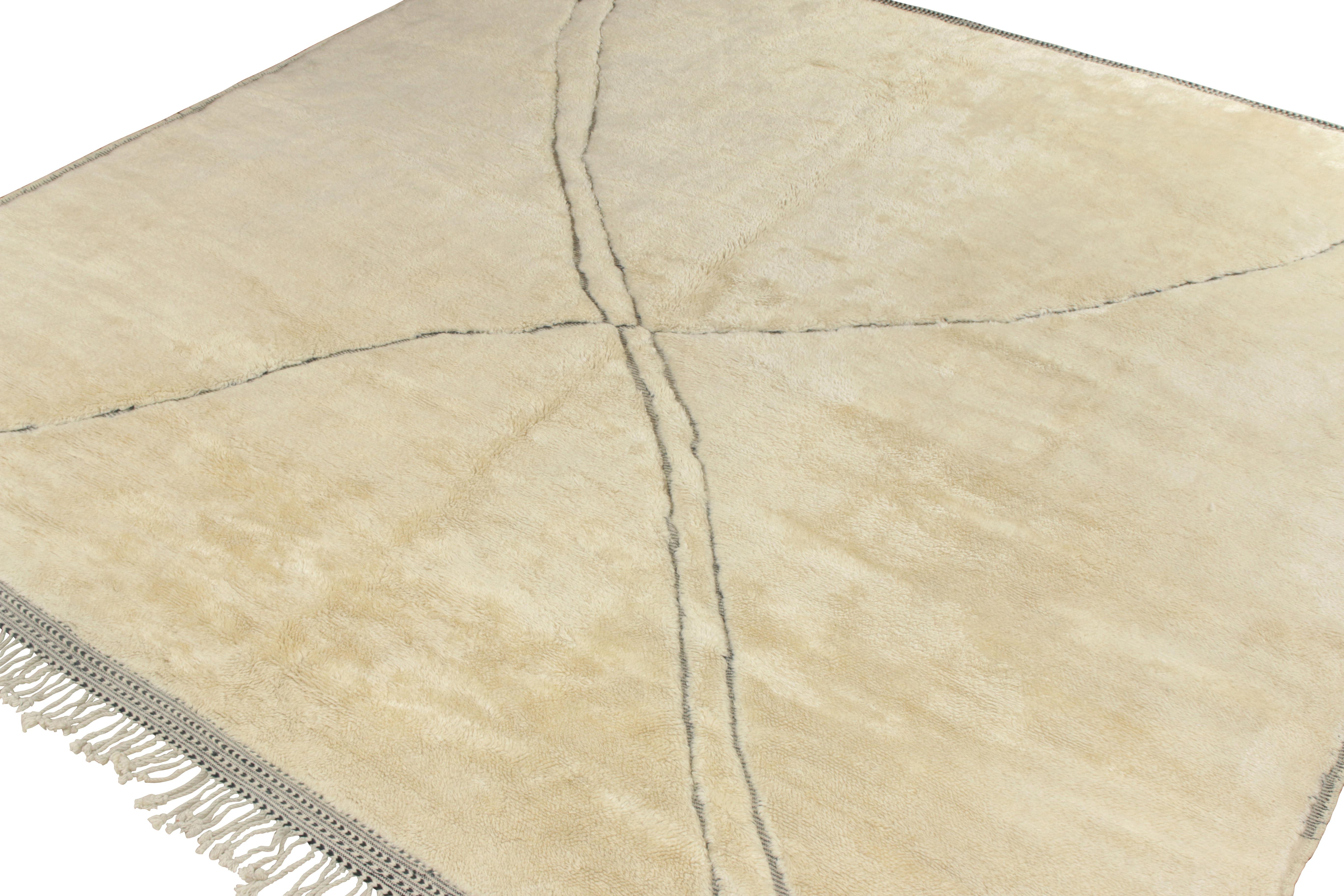 Alfombra personalizada estilo marroquí de Rug & Kilim en blanco roto y estampado geométrico negro Otro en venta
