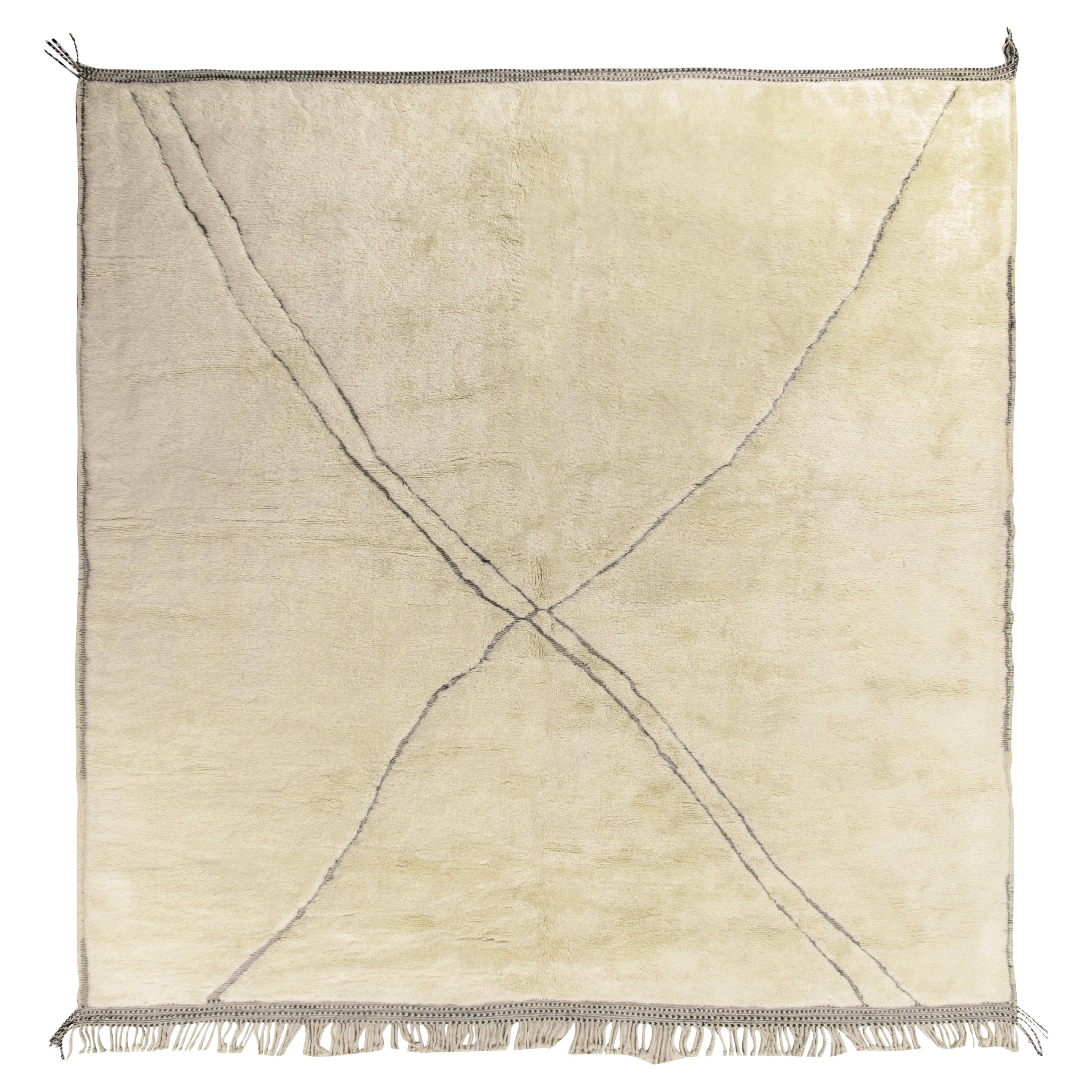 Tappeto personalizzato in stile marocchino di Rug & Kilim con motivo geometrico bianco sporco e nero