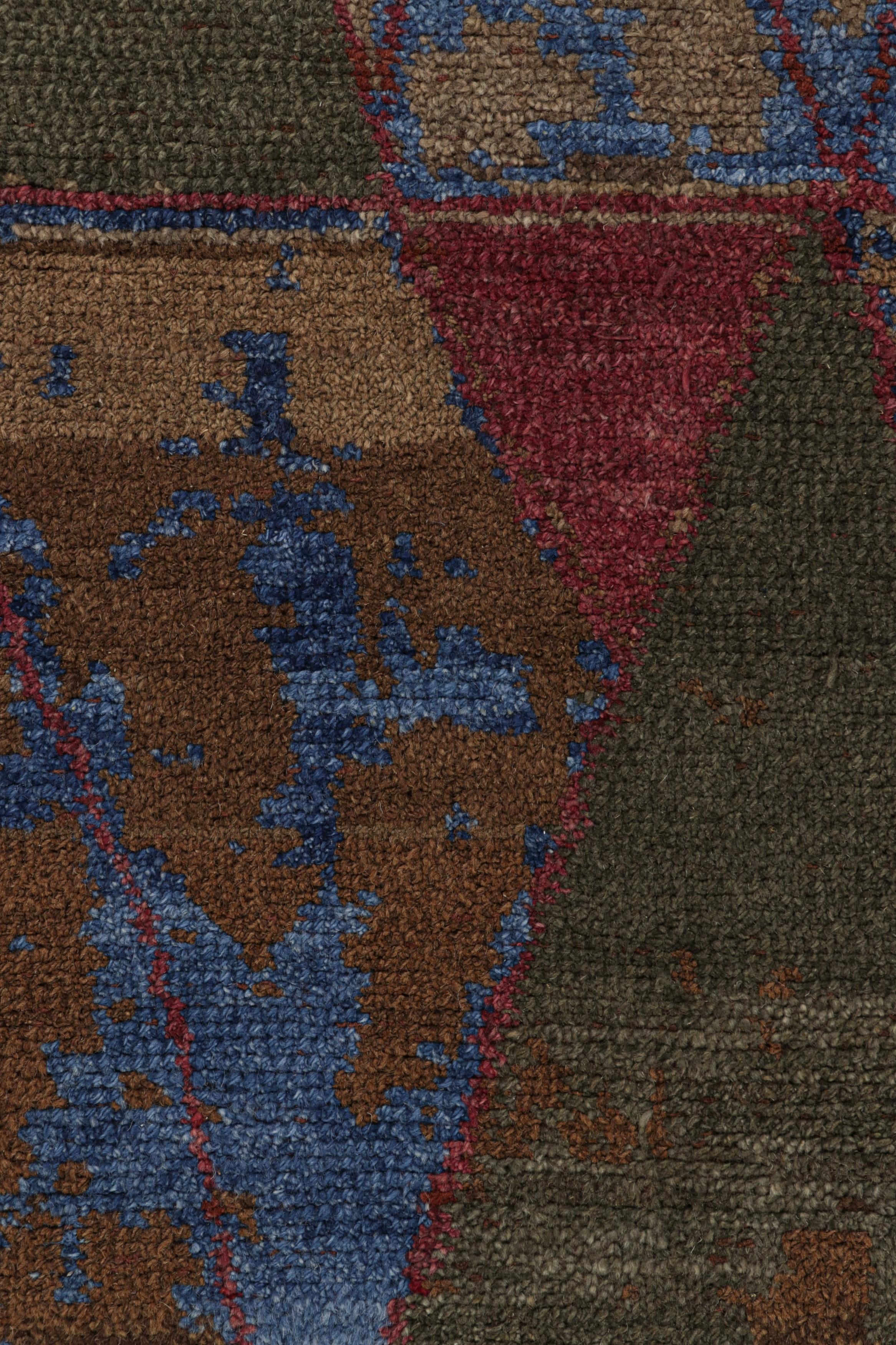 Rug & Kilim's Teppich im marokkanischen Stil, Braun mit blauen geometrischen Stammesmustern im Zustand „Neu“ im Angebot in Long Island City, NY