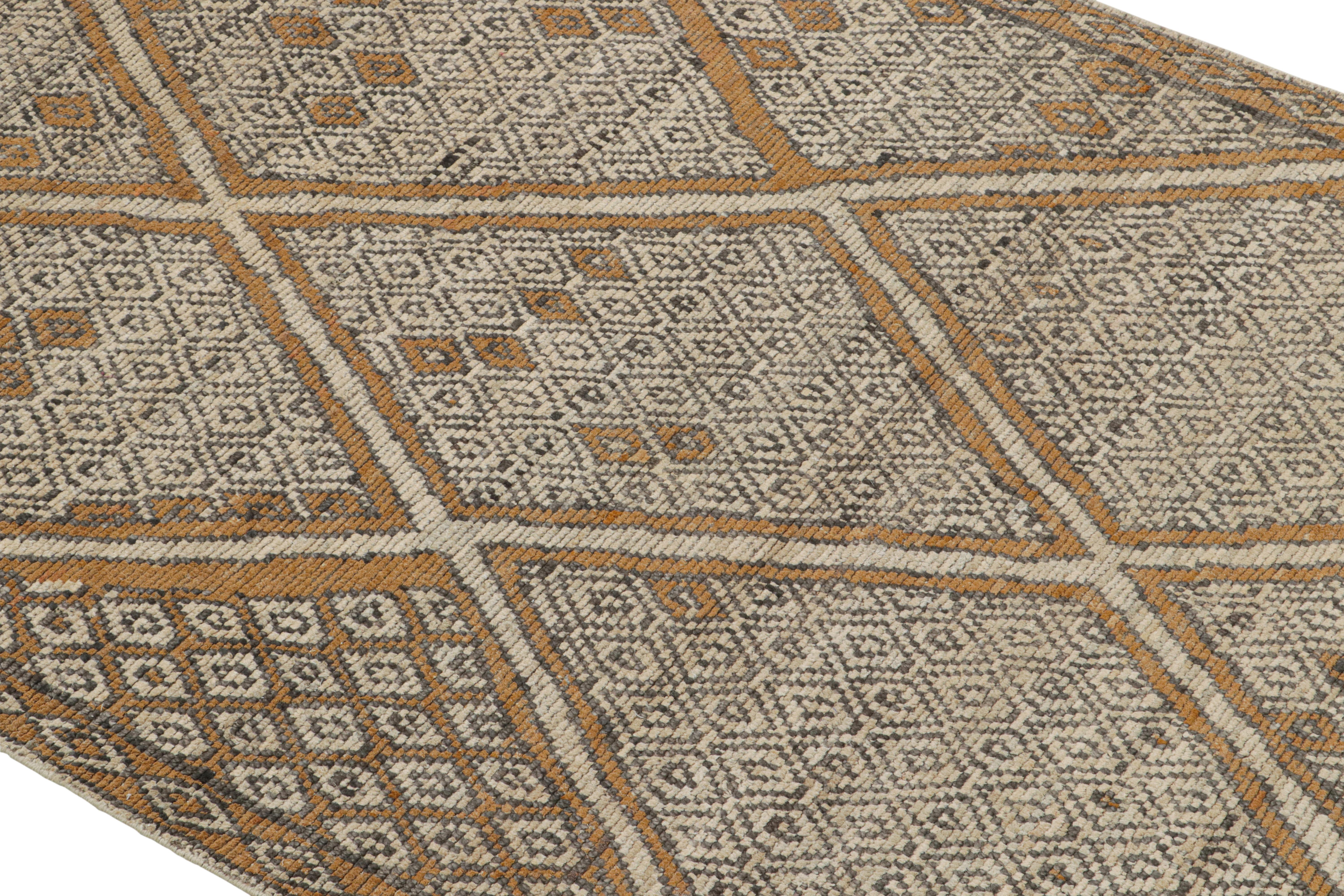 Indien Tapis et tapis de style marocain de Kilim à motifs de diamants orange auburn et blanc en vente
