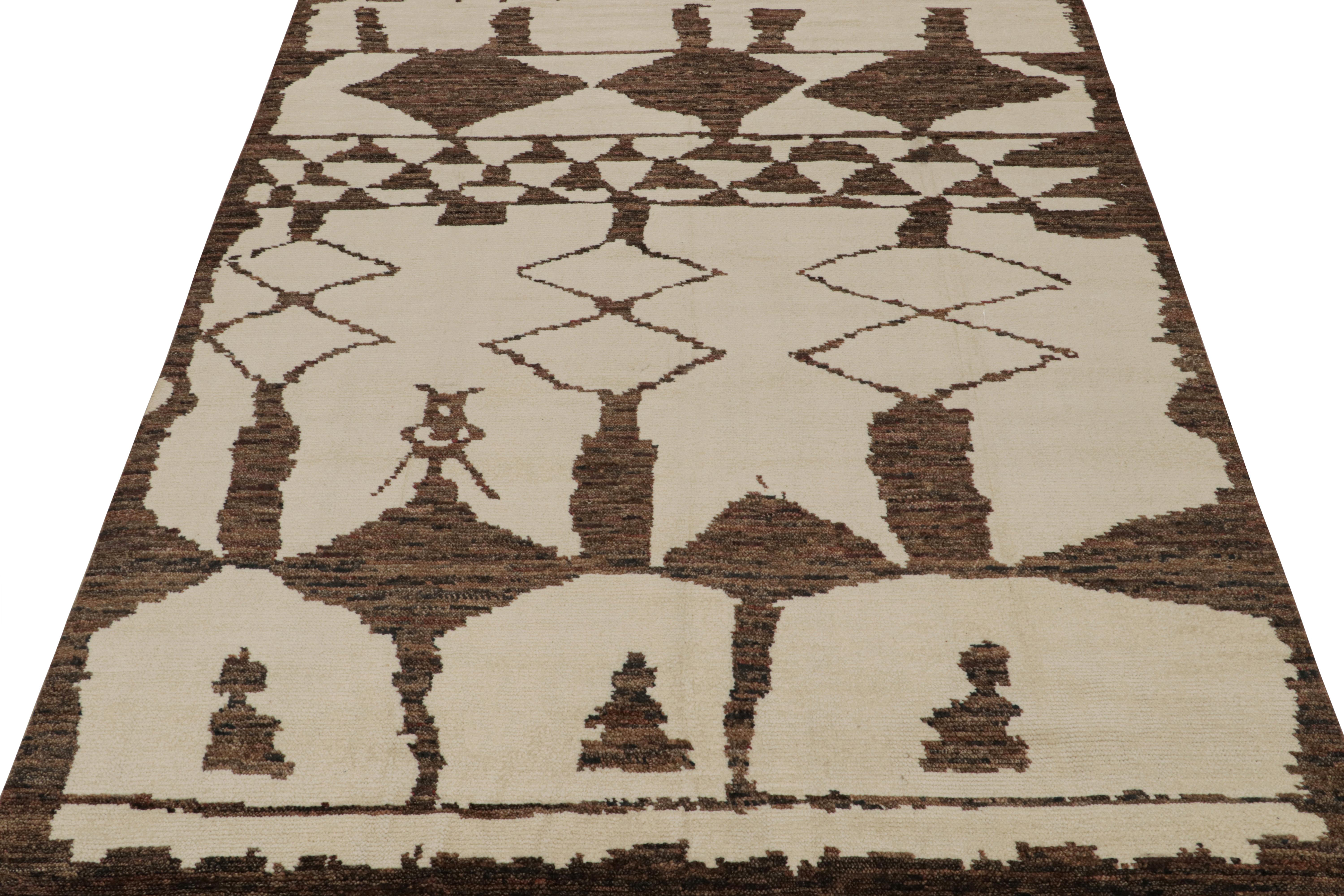 Tribal Rug & Kilim's Moroccan Style Rug in Beige and Brown Geometric Patterns (tapis de style marocain à motifs géométriques beige et Brown) en vente