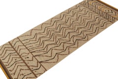 Rug & Kilim's Teppich im marokkanischen Stil in Beige-Braun mit goldenen Akzenten
