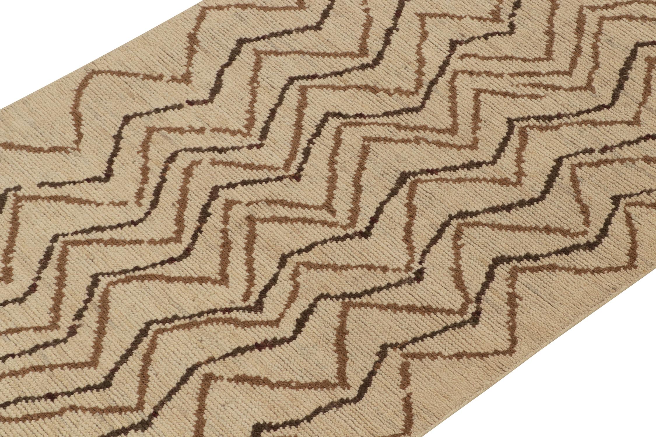 Indiano Rug & Kilim è un tappeto in stile marocchino a scacchiera beige-marrone con accenti dorati in vendita