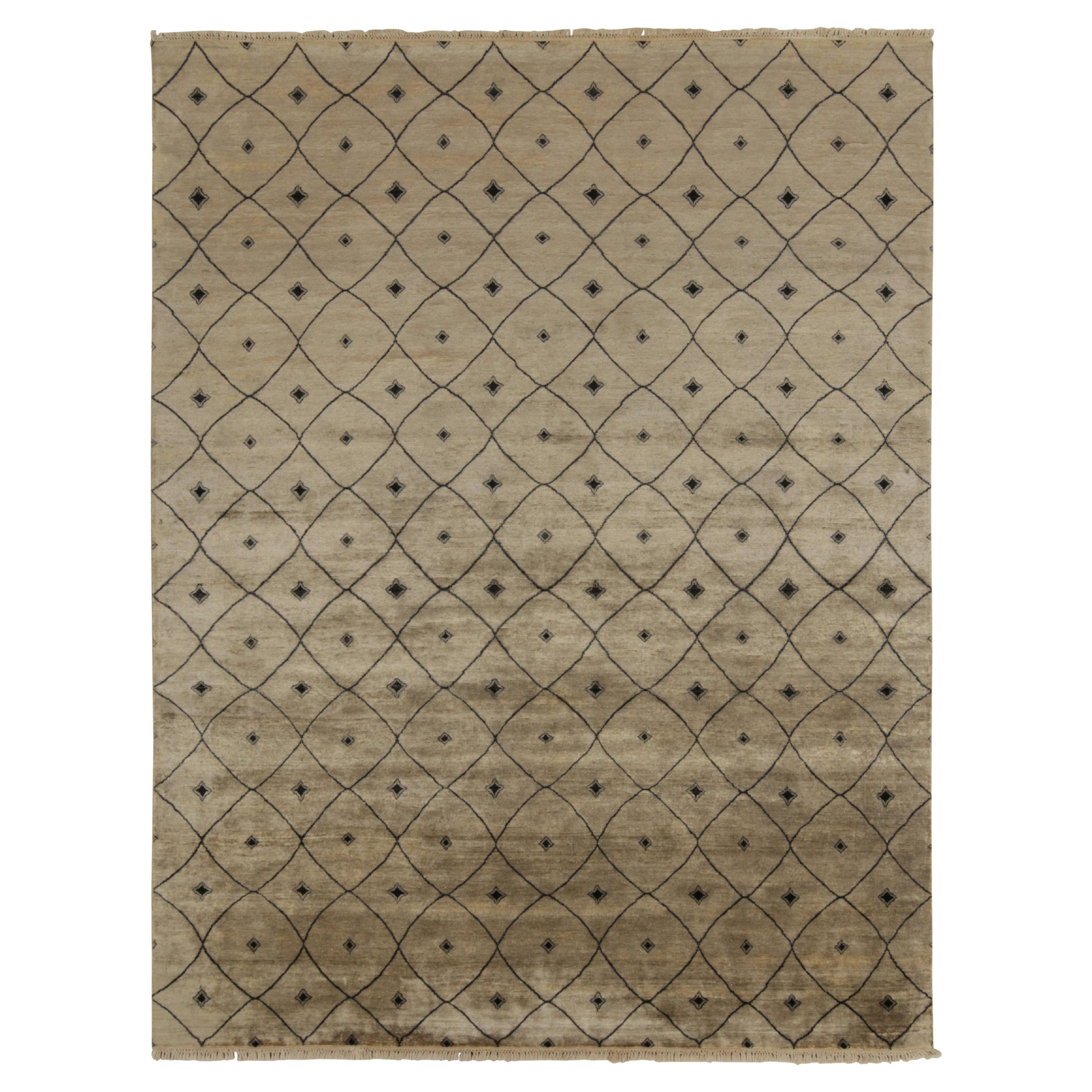 Tapis de style marocain de Rug & Kilim en beige-brun avec motif de treillis noir