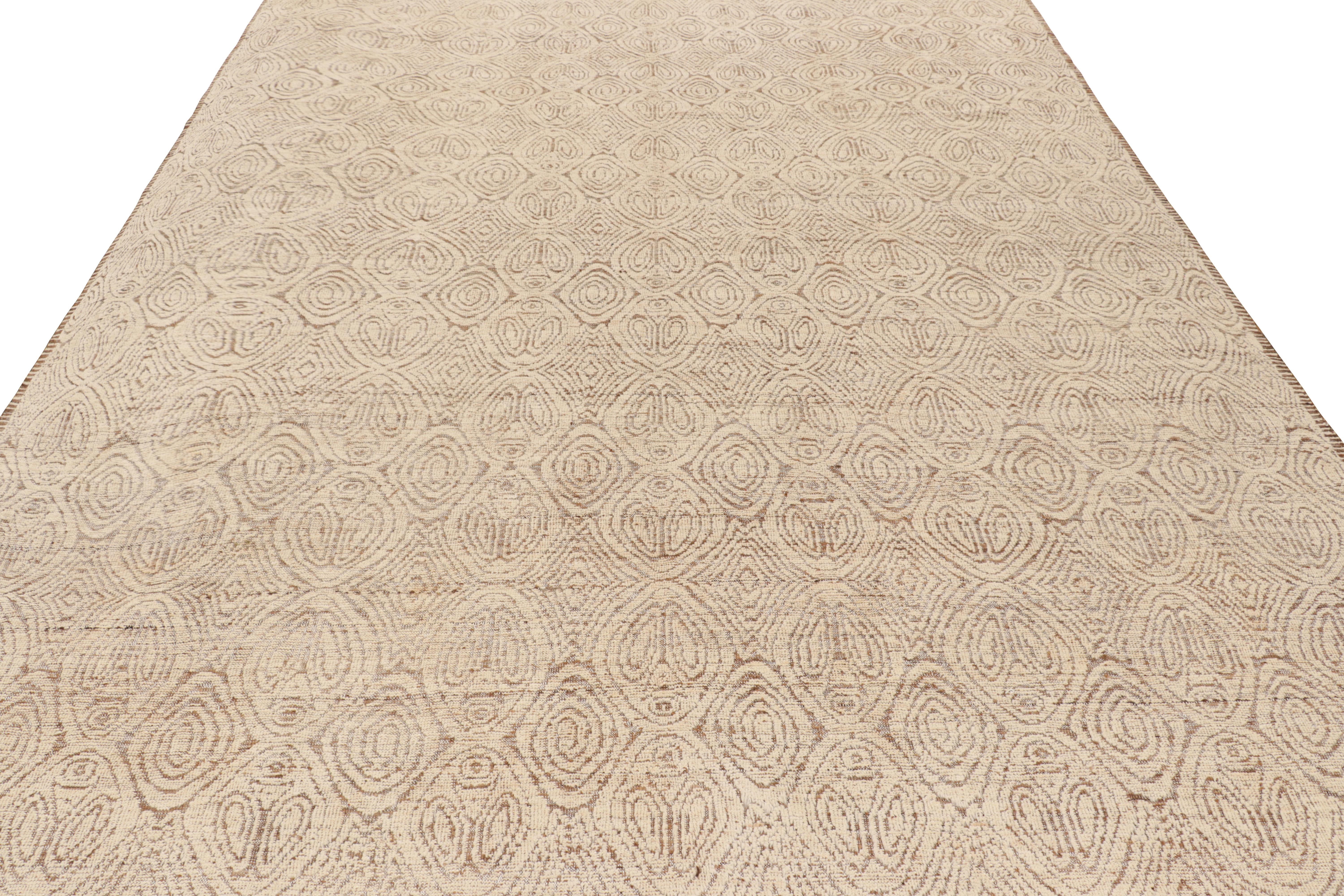 Rug & Kilim's Marokkanischer Teppich in Beige-Braun mit geometrischen Mustern (Handgeknüpft) im Angebot