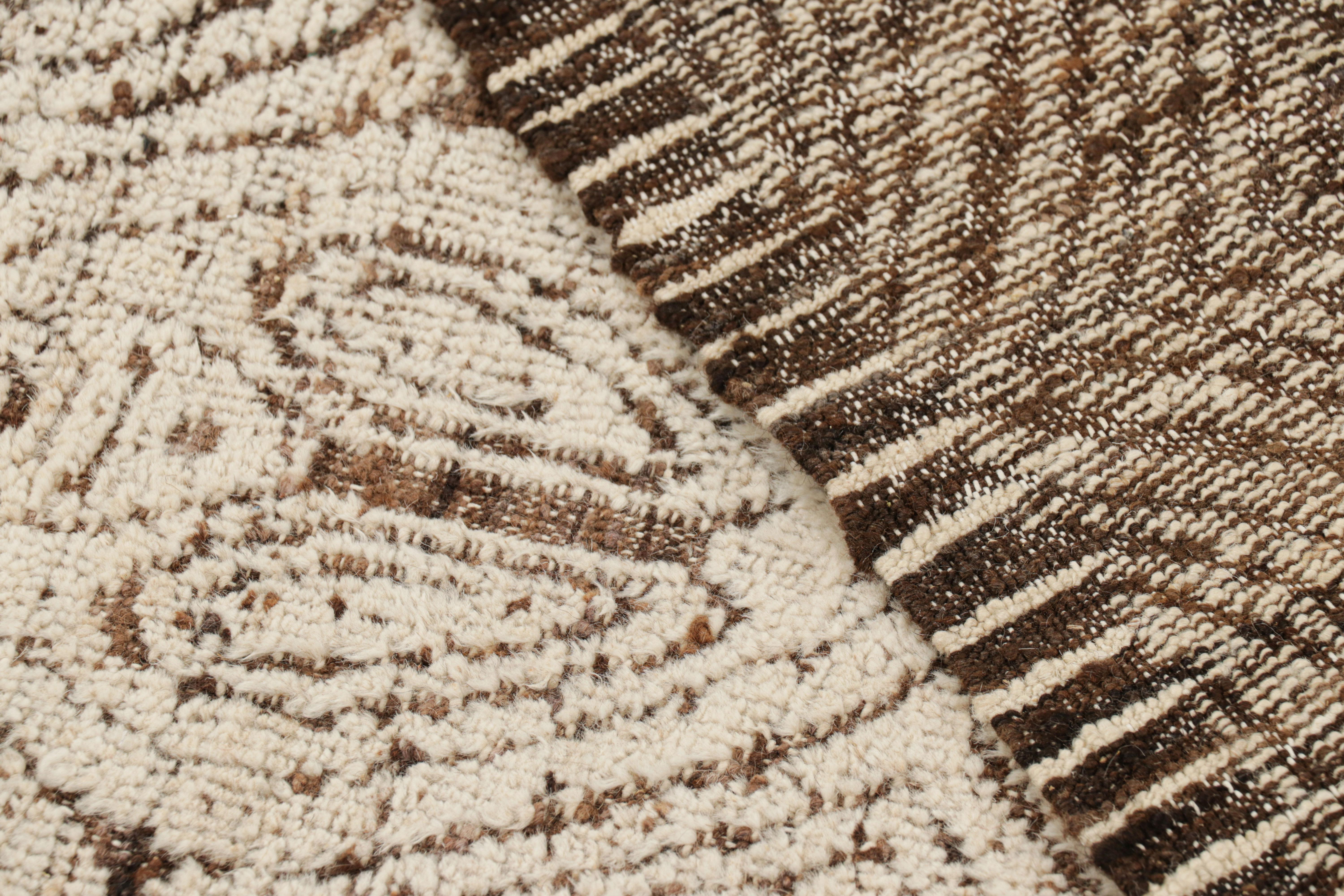 Contemporary Rug & Kilim’s Moroccan Style Rug in Beige-Brown with Geometric Patterns For Sale