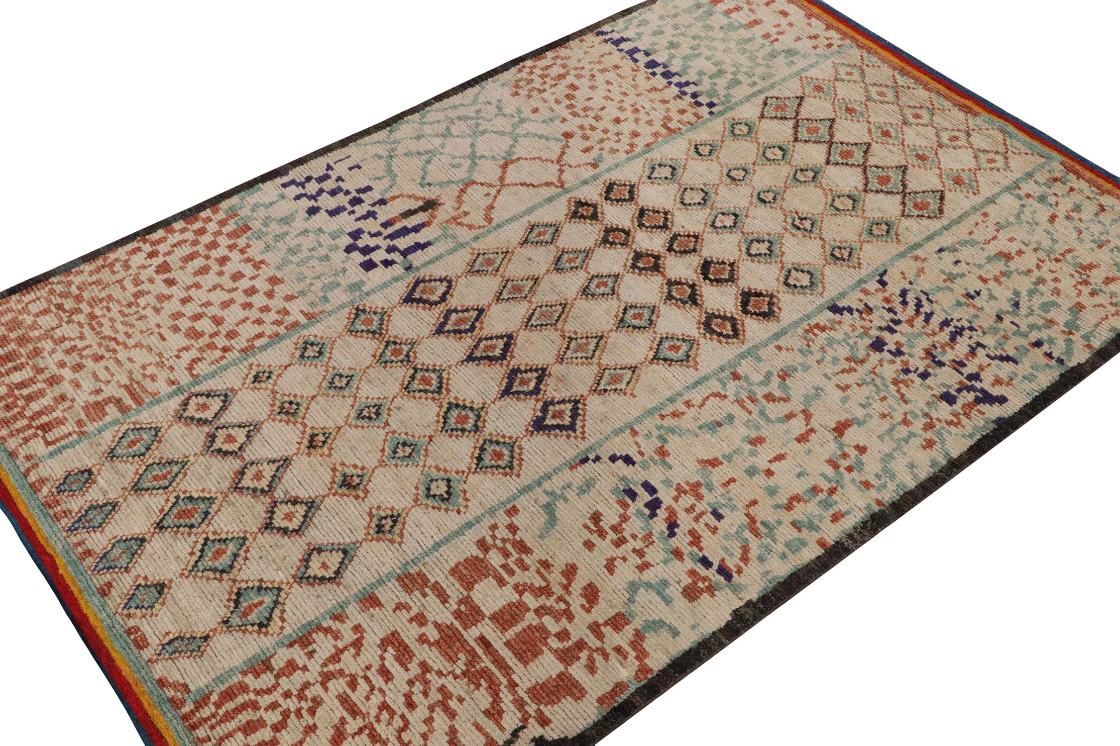 Ce tapis contemporain 6x9 est le dernier né de la nouvelle collection marocaine de Rug & Kilim, une version audacieuse de ce style emblématique. Noué à la main dans un mélange de laine, de soie et de coton.

Plus loin dans la conception :

Le
