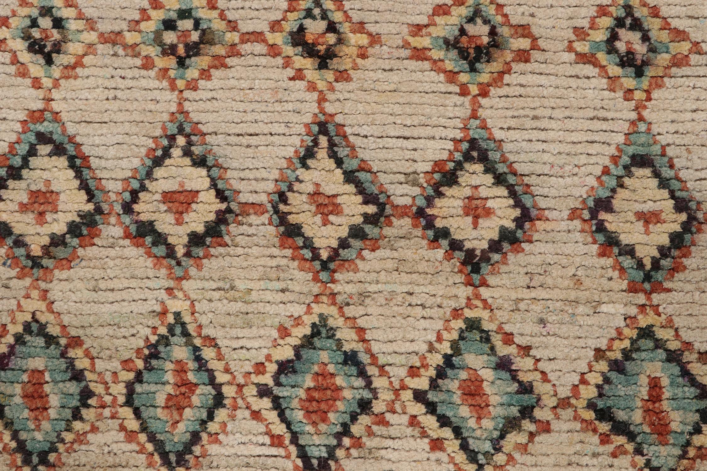 Tapis et tapis de style marocain de Kilim à motifs géométriques beiges, rouges et bleus Neuf - En vente à Long Island City, NY