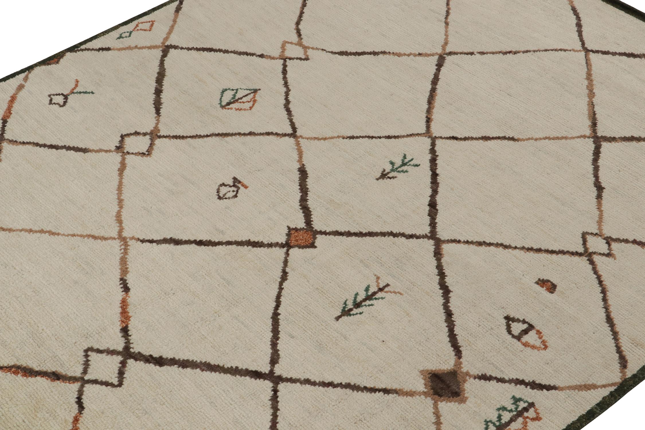 Indien Rug & Kilim's Tapis de style marocain en beige avec motif en treillis Brown en vente