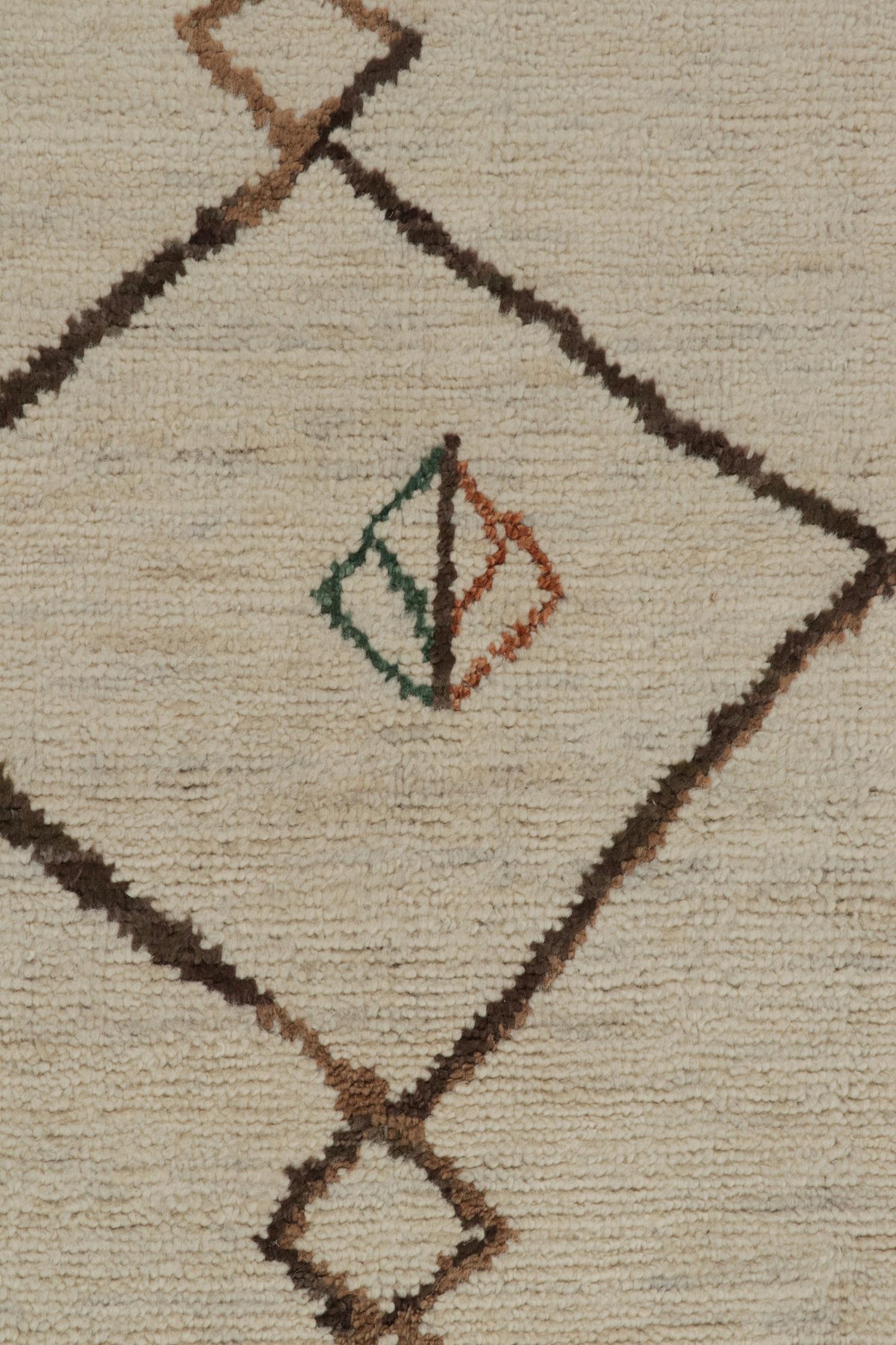 Rug & Kilim's Tapis de style marocain en beige avec motif en treillis Brown Neuf - En vente à Long Island City, NY