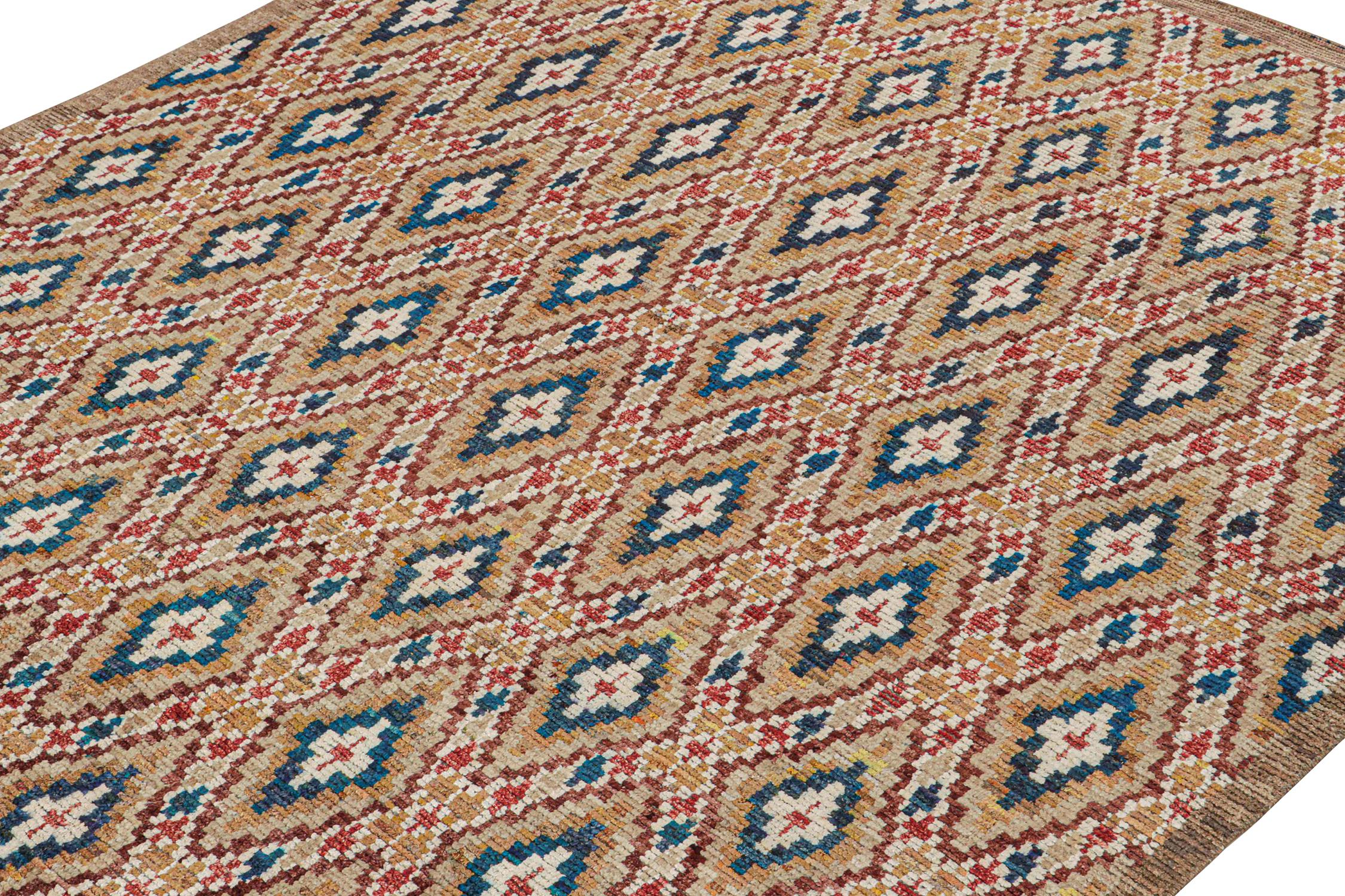 Indien Tapis de style marocain de Rug & Kilim en beige avec des motifs de diamants colorés en vente