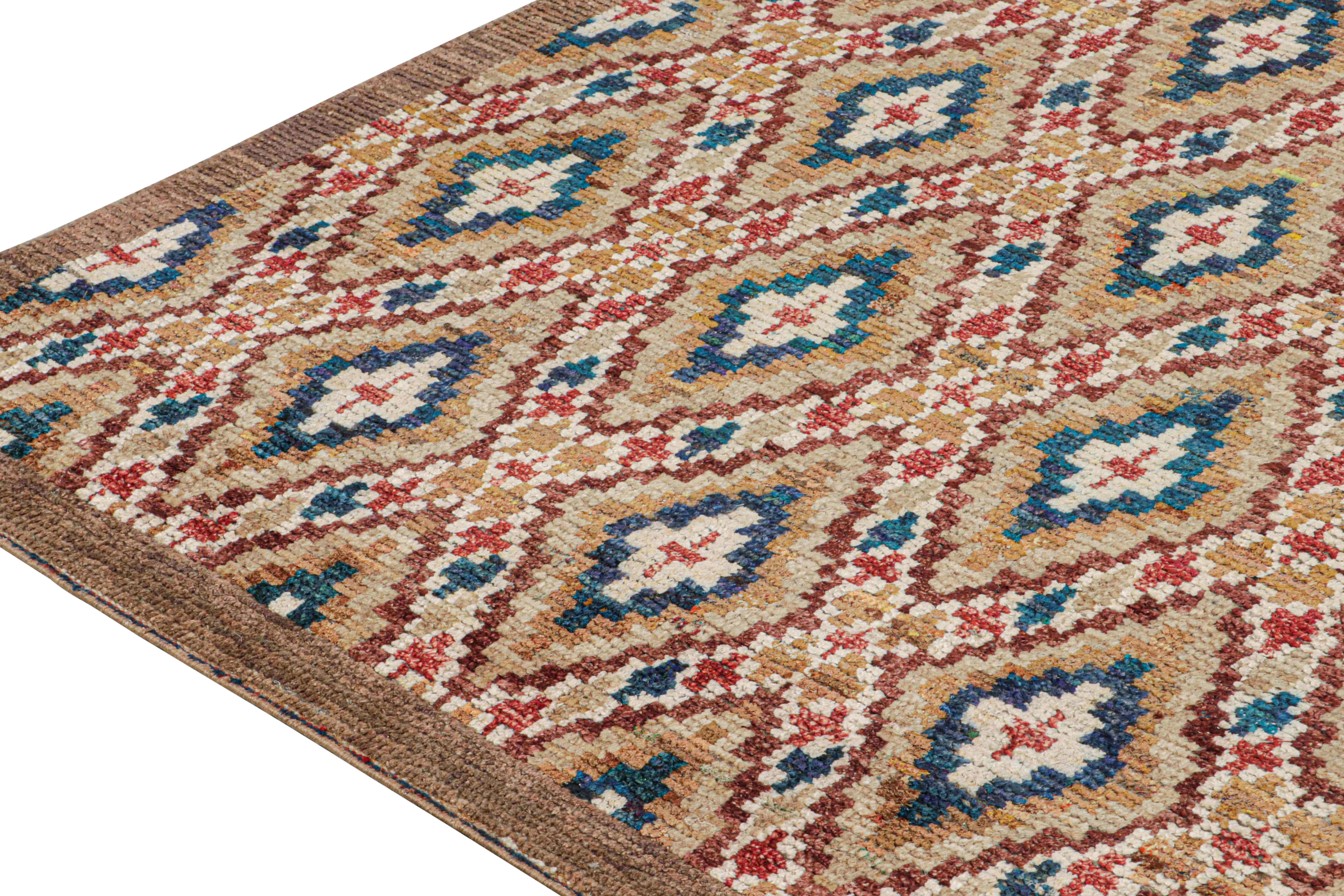 Noué à la main Tapis de style marocain de Rug & Kilim en beige avec des motifs de diamants colorés en vente