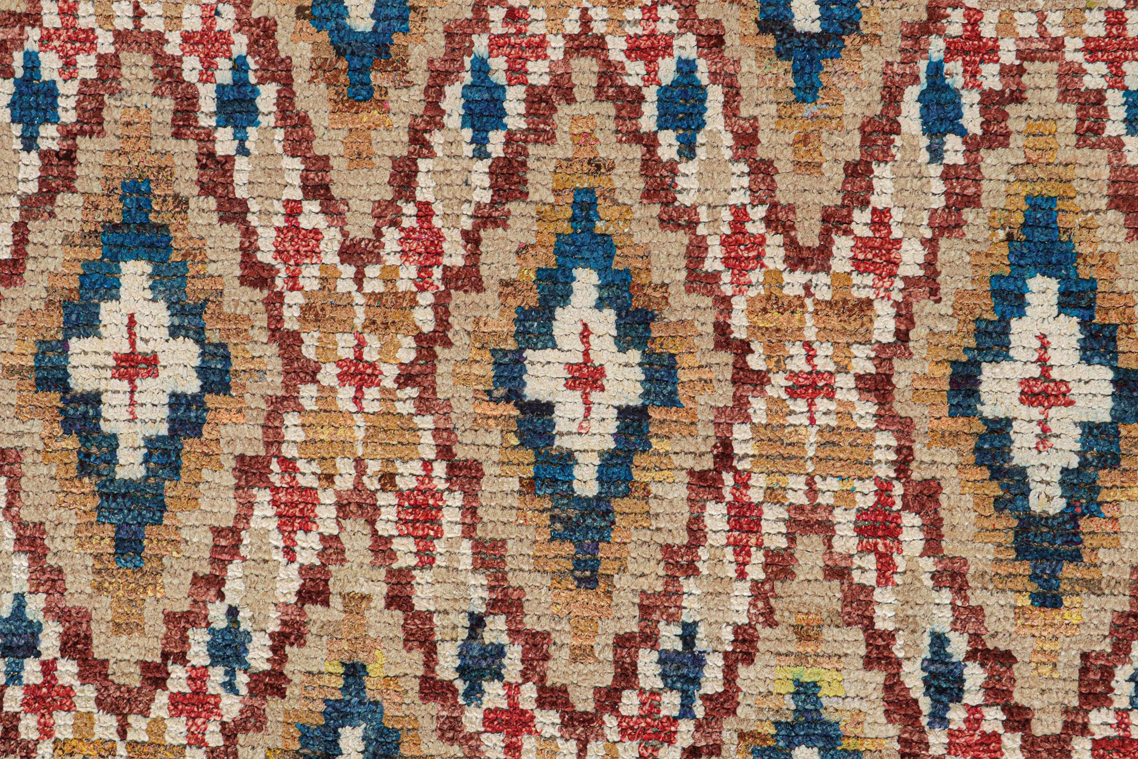 Tapis de style marocain de Rug & Kilim en beige avec des motifs de diamants colorés Neuf - En vente à Long Island City, NY