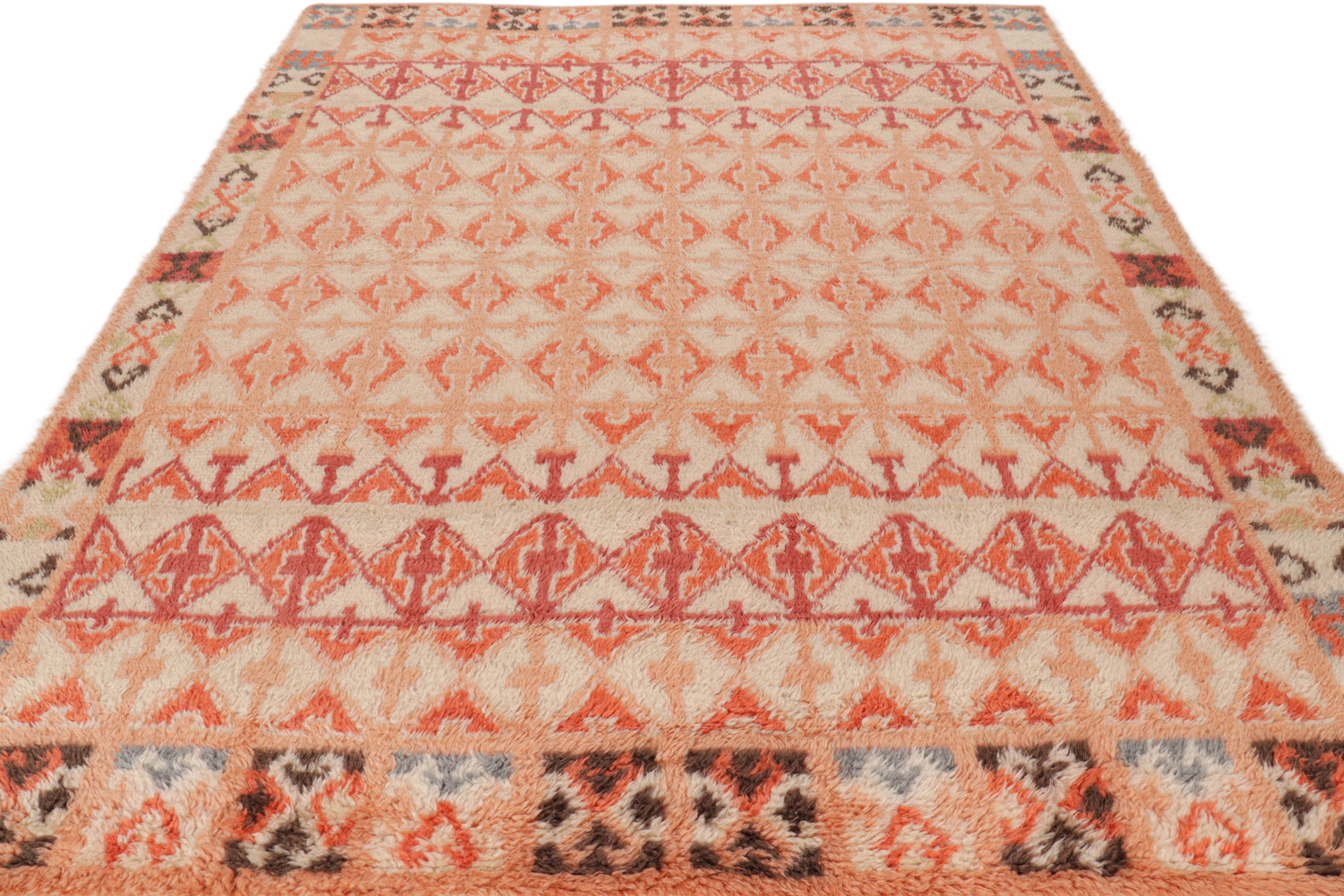 Rug & Kilim’s Moroccan Style Rug in Beige with Geometric Patterns In New Condition For Sale In Long Island City, NY