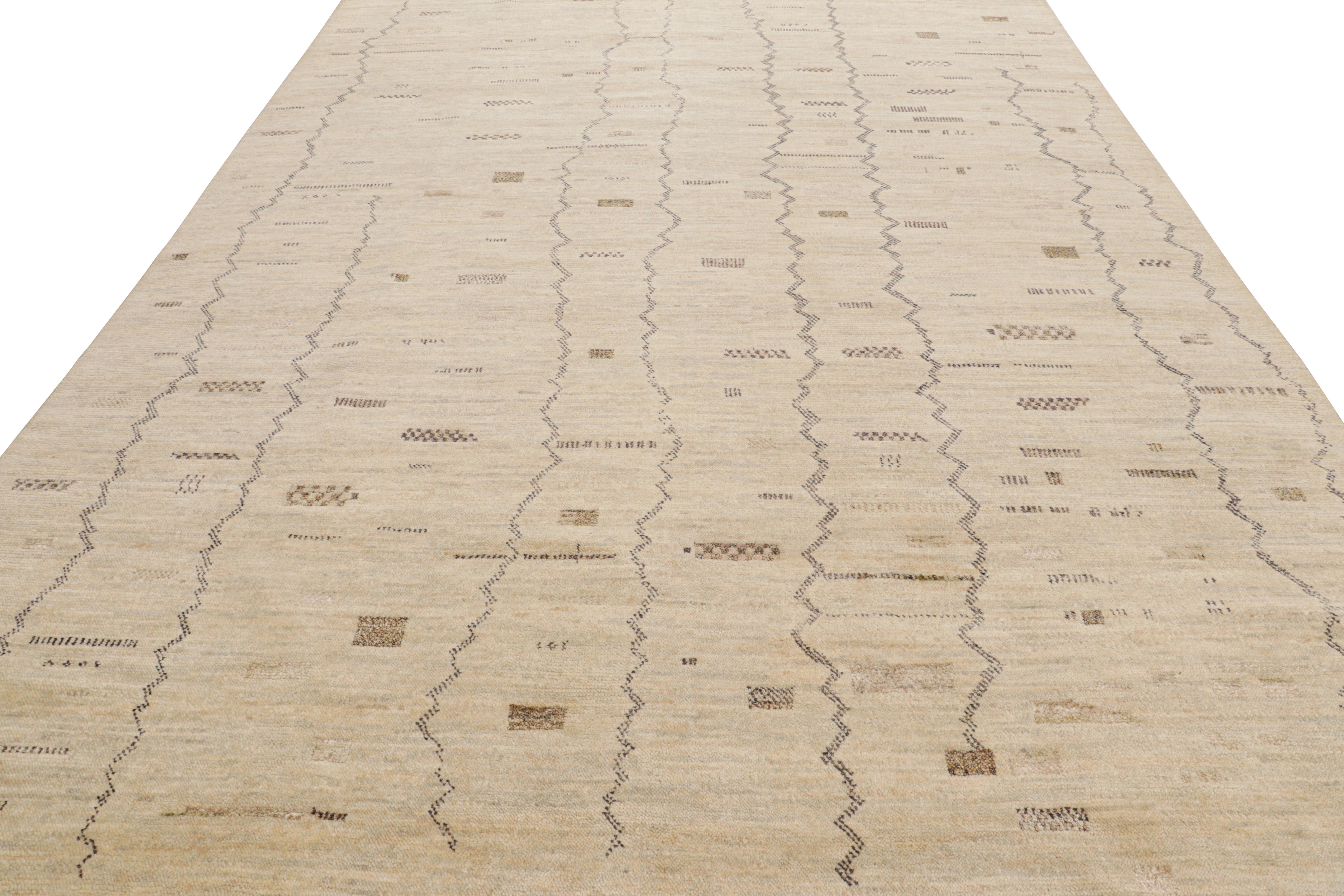 Rug & Kilim's Marokkanischer Teppich in Beige mit geometrischen Mustern (Handgeknüpft) im Angebot