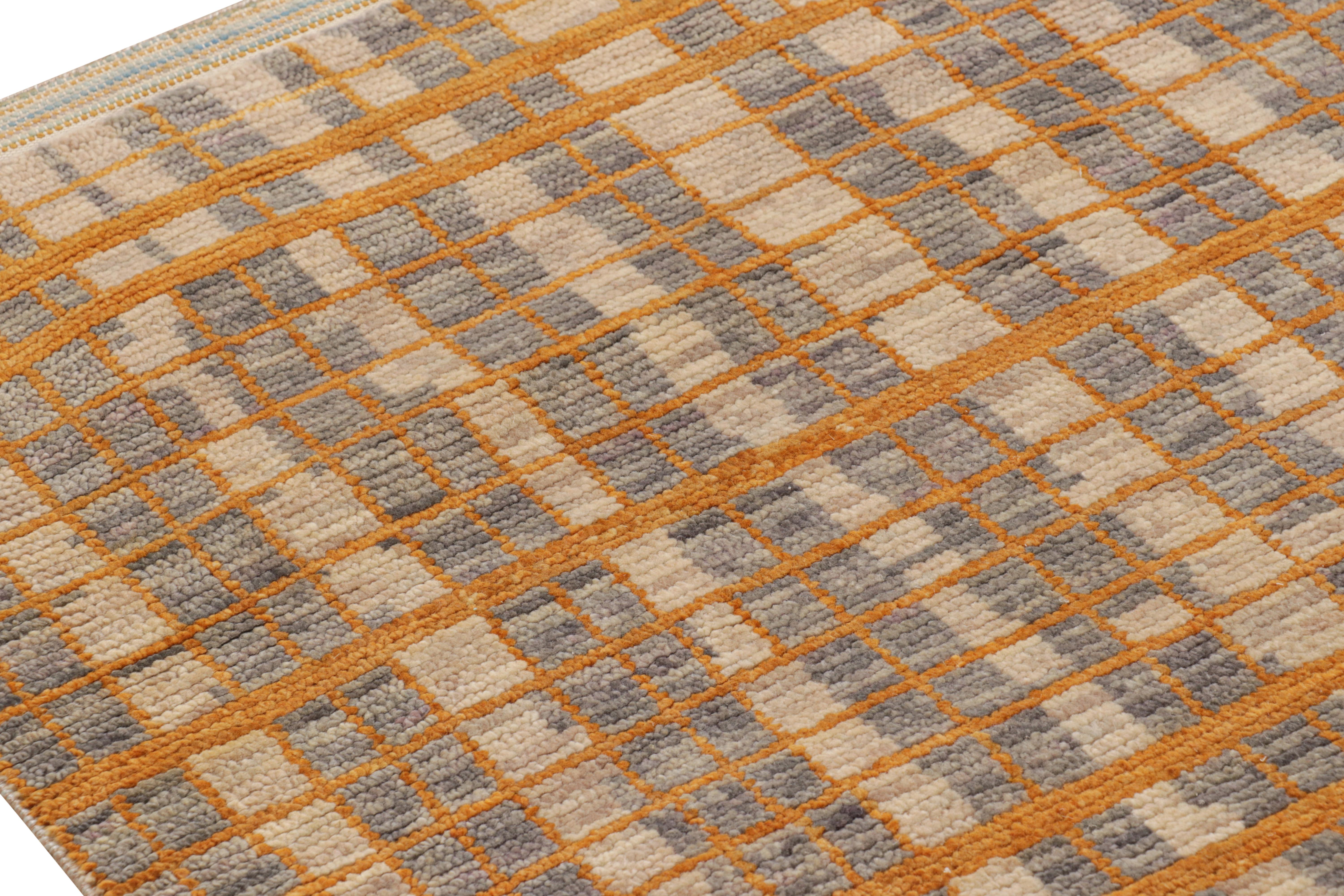 Rug & Kilim's Marokkanischer Teppich in Beige mit geometrischen Mustern im Zustand „Neu“ im Angebot in Long Island City, NY