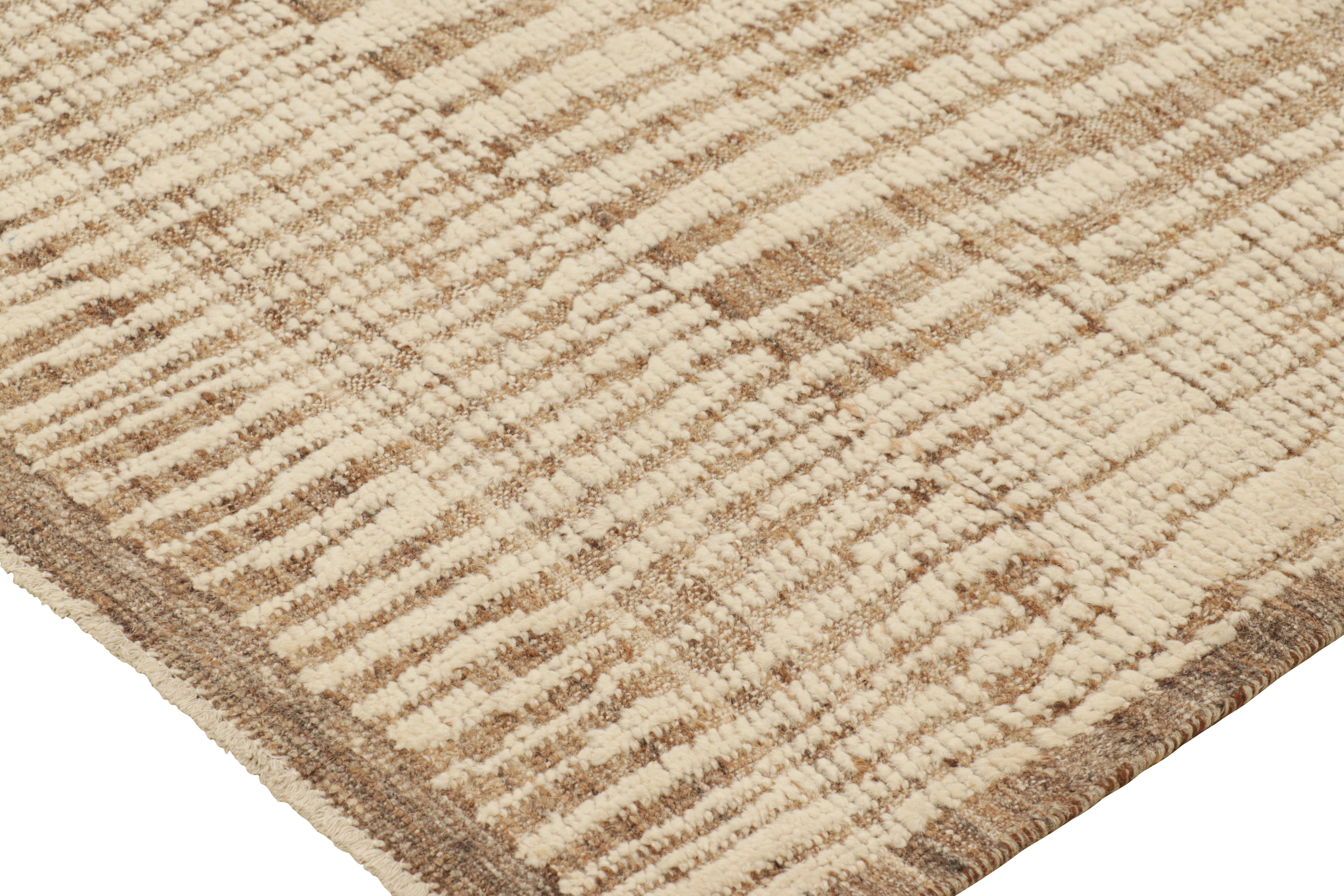 Rug & Kilim’s Moroccan Style Rug in Beige with Geometric Patterns In New Condition For Sale In Long Island City, NY