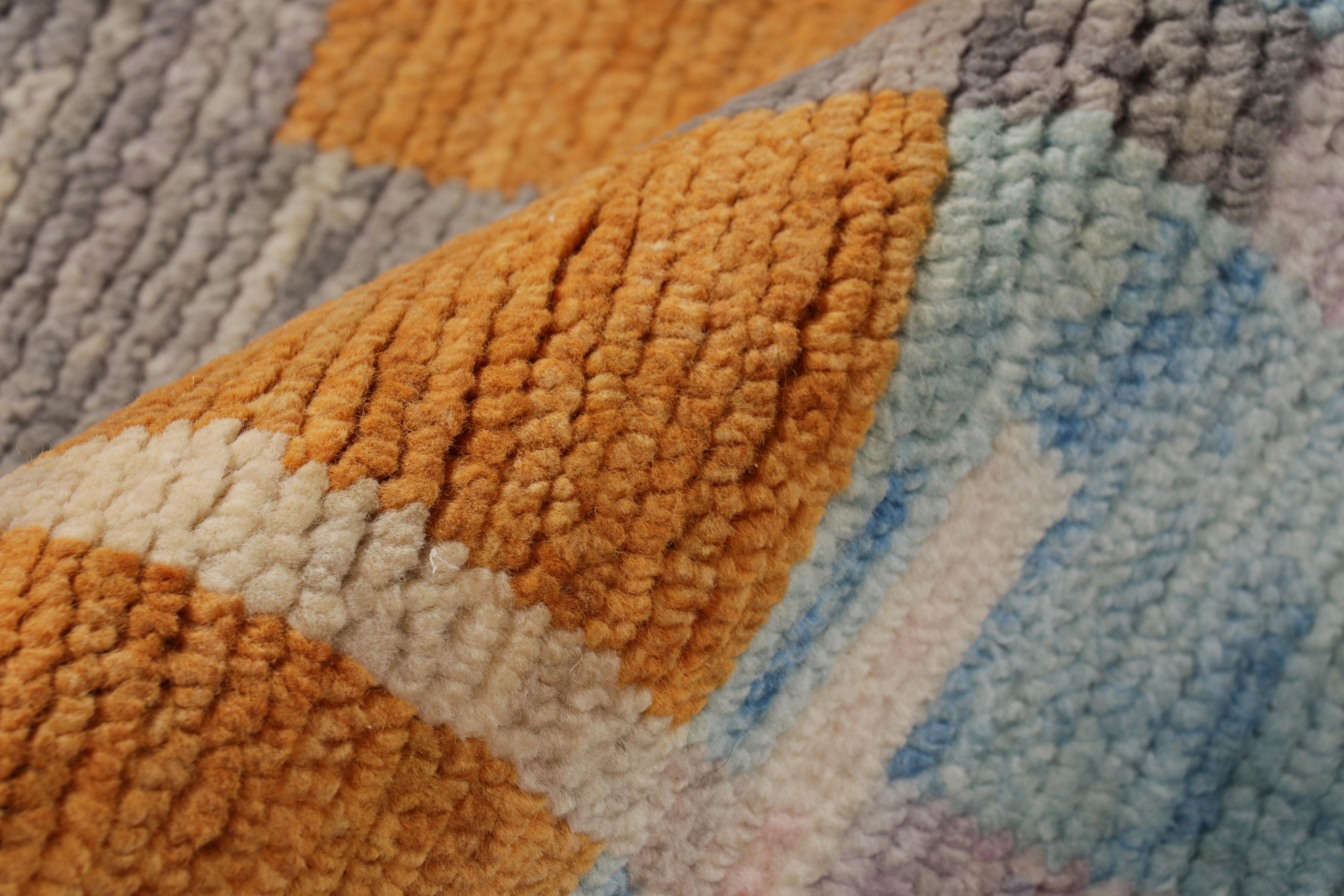 Rug & Kilim's Marokkanischer Teppich in Beige mit geometrischen Mustern (21. Jahrhundert und zeitgenössisch) im Angebot