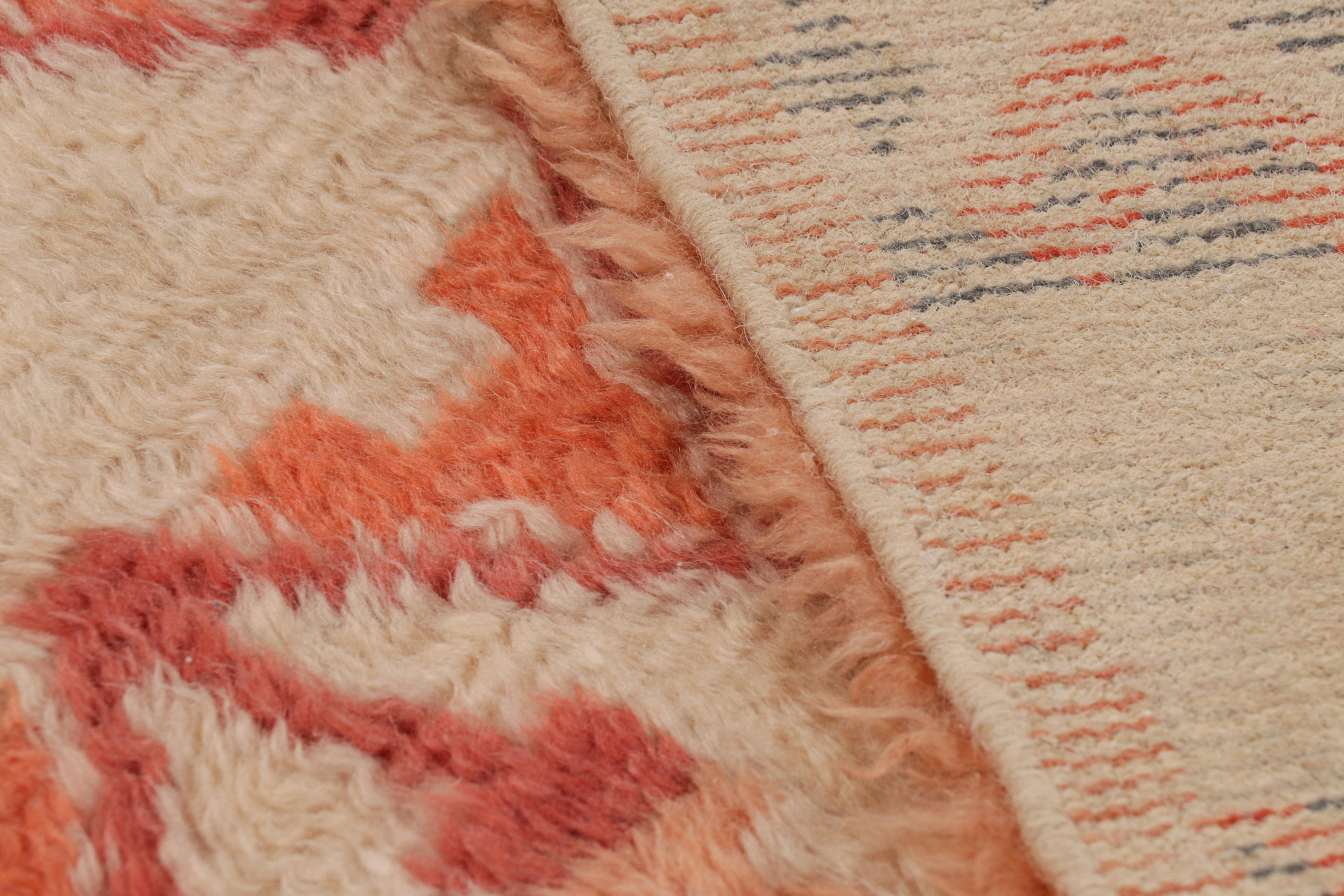 Rug & Kilim's Marokkanischer Teppich in Beige mit geometrischen Mustern im Angebot 1
