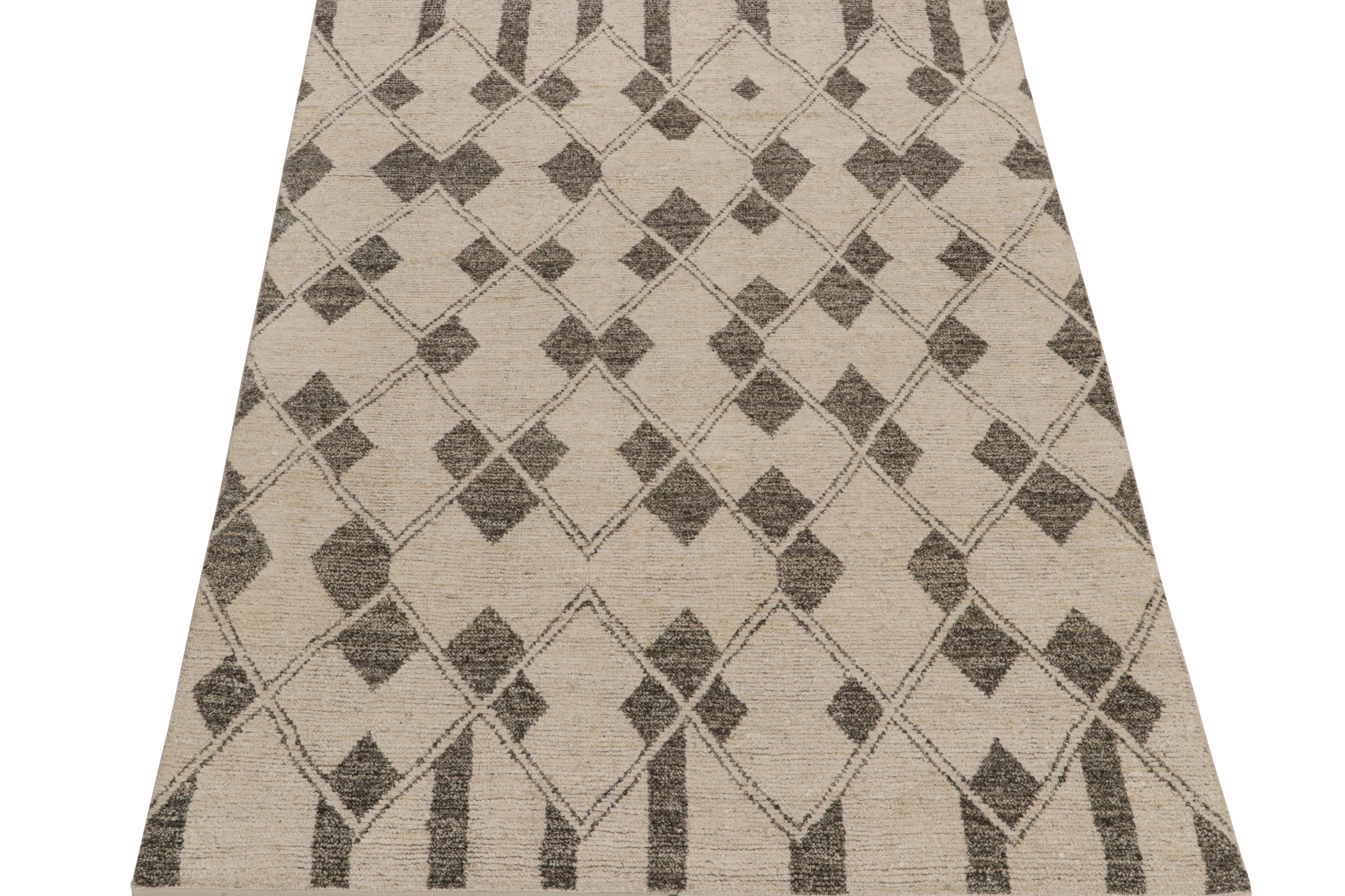 Tribal Rug & Kilim’s Moroccan Style Rug in Beige with Gray Diamond Patterns For Sale