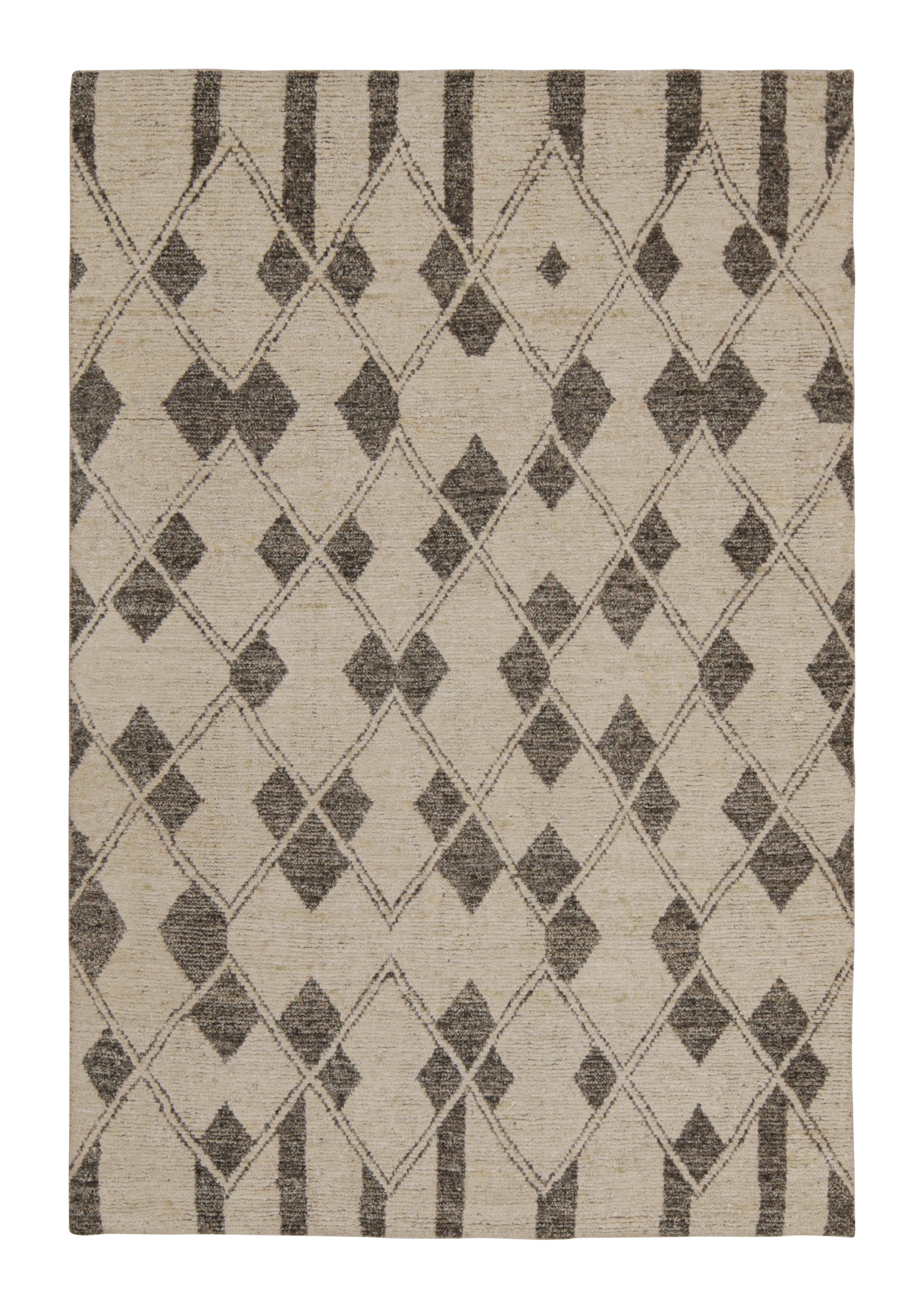 Rug & Kilim’s Moroccan Style Rug in Beige with Gray Diamond Patterns For Sale