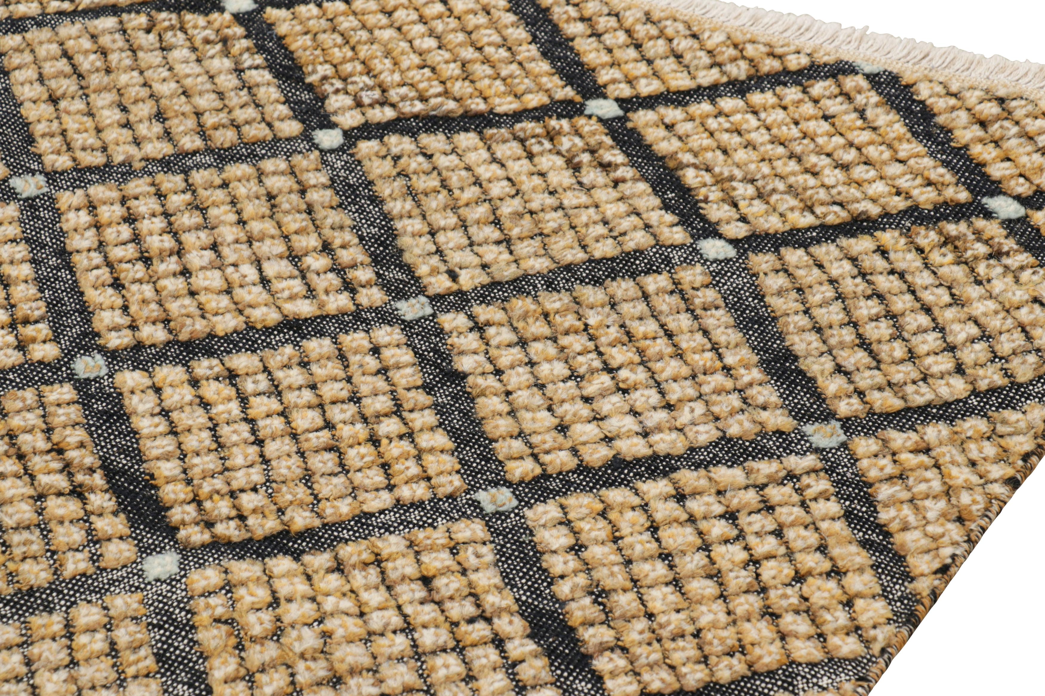 Rug & Kilim's Teppich im marokkanischen Stil in Schwarz mit goldenen Rautenmustern im Zustand „Neu“ im Angebot in Long Island City, NY