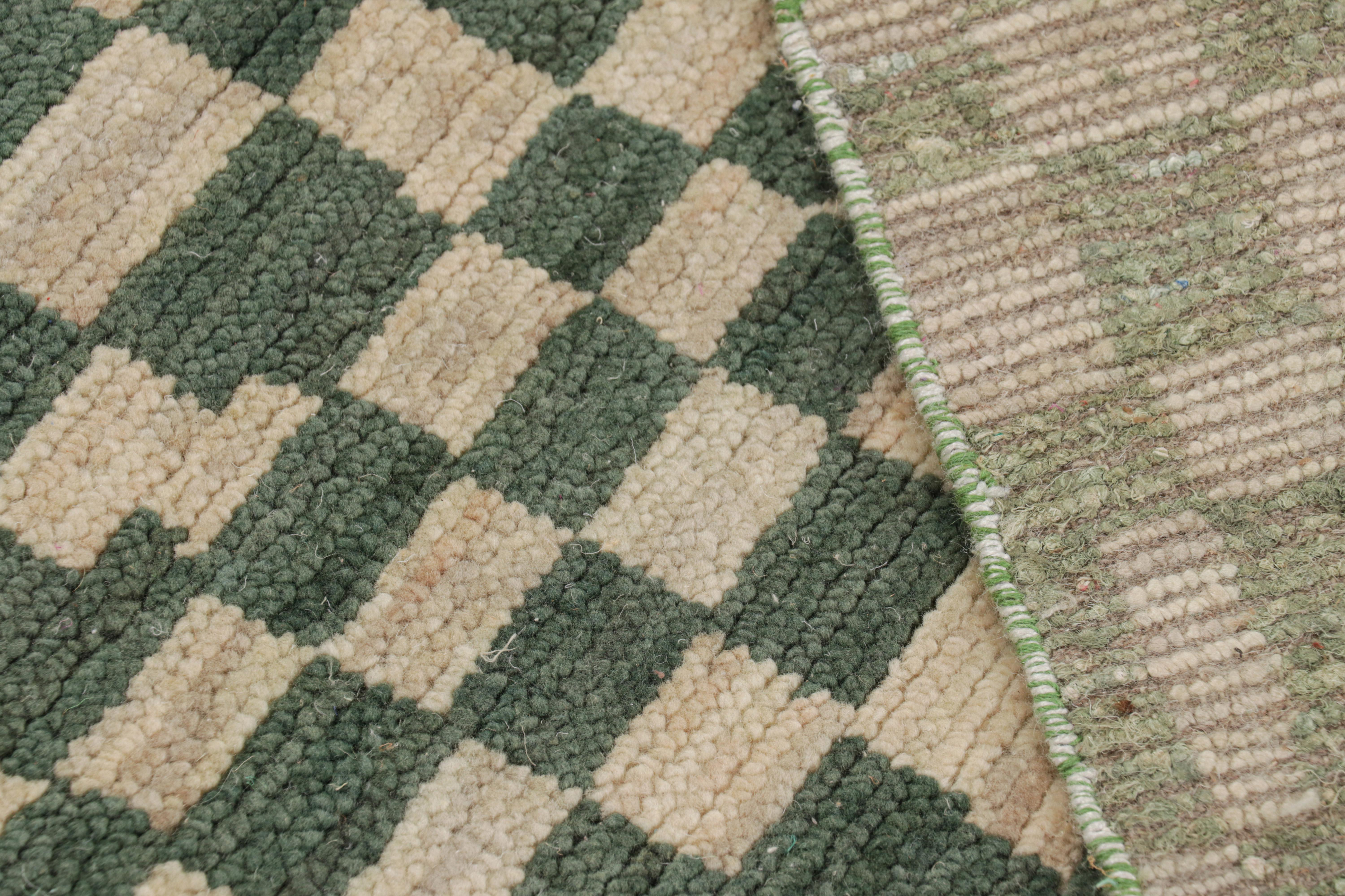Alfombra de estilo marroquí Rug & Kilim con motivos geométricos en azul, verde y beige Lana en venta