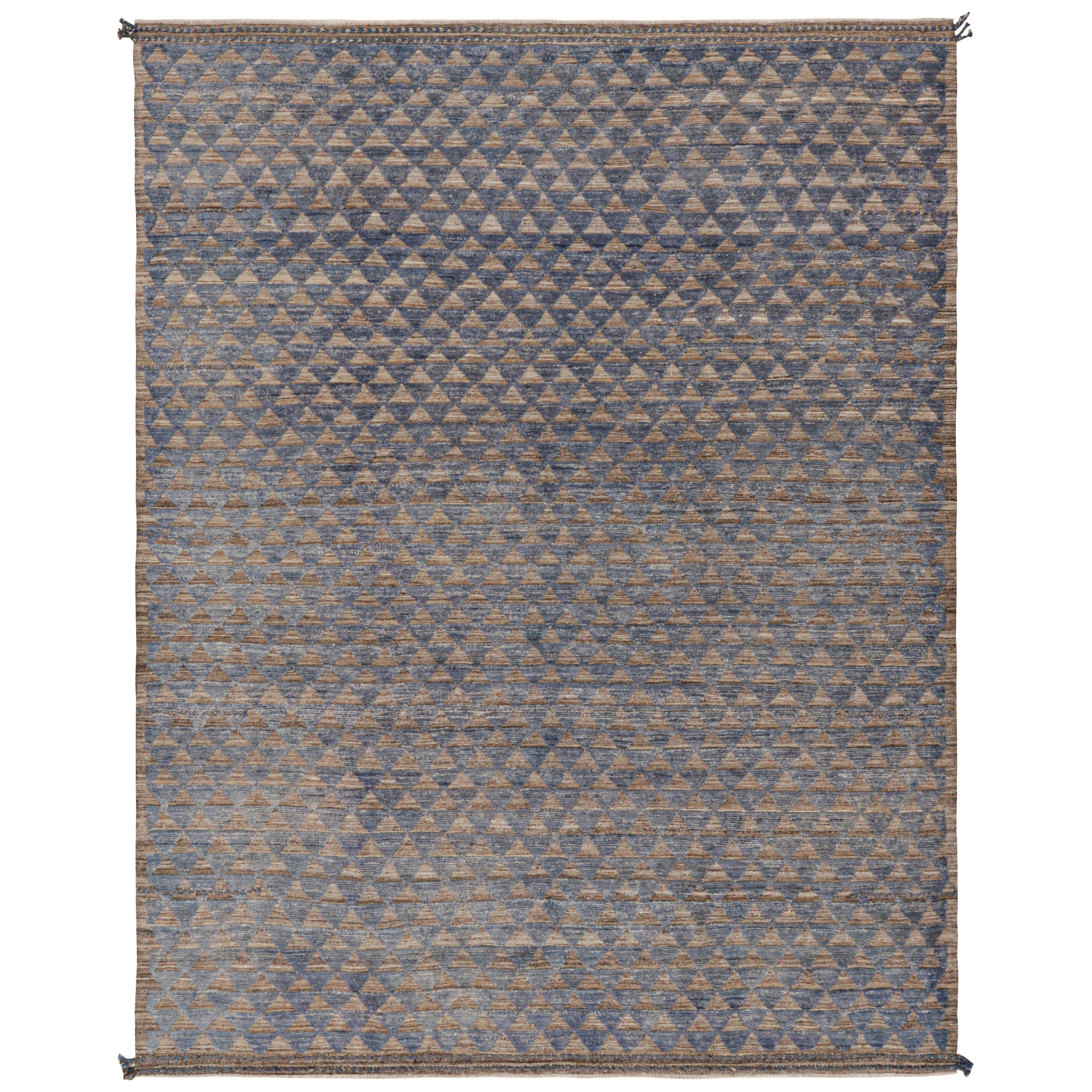 Rug & Kilim's Marokkanischer Teppich in Blau mit braunen geometrischen Mustern