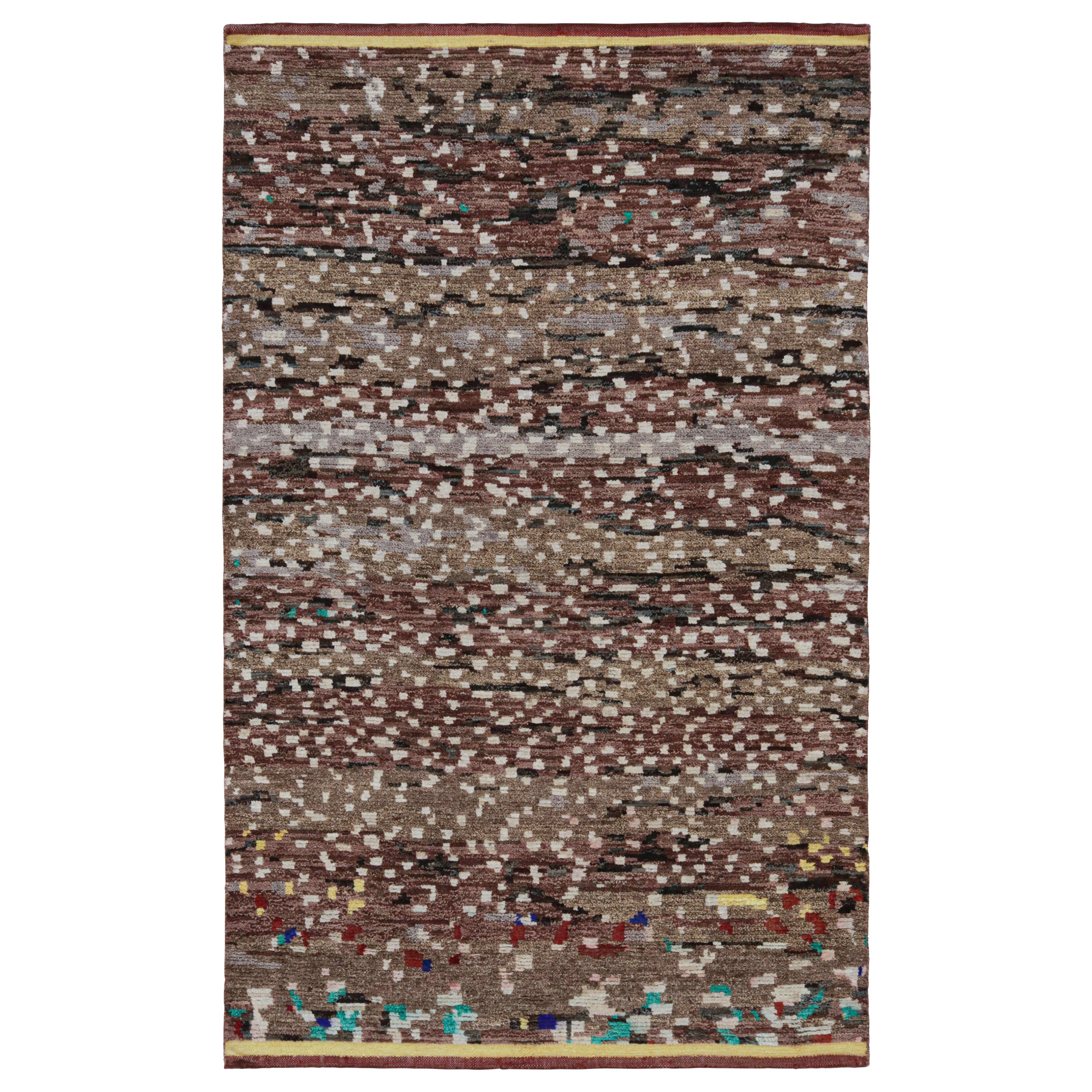 Rug & Kilim's Tapis de style marocain en Brown avec motifs géométriques blancs en vente