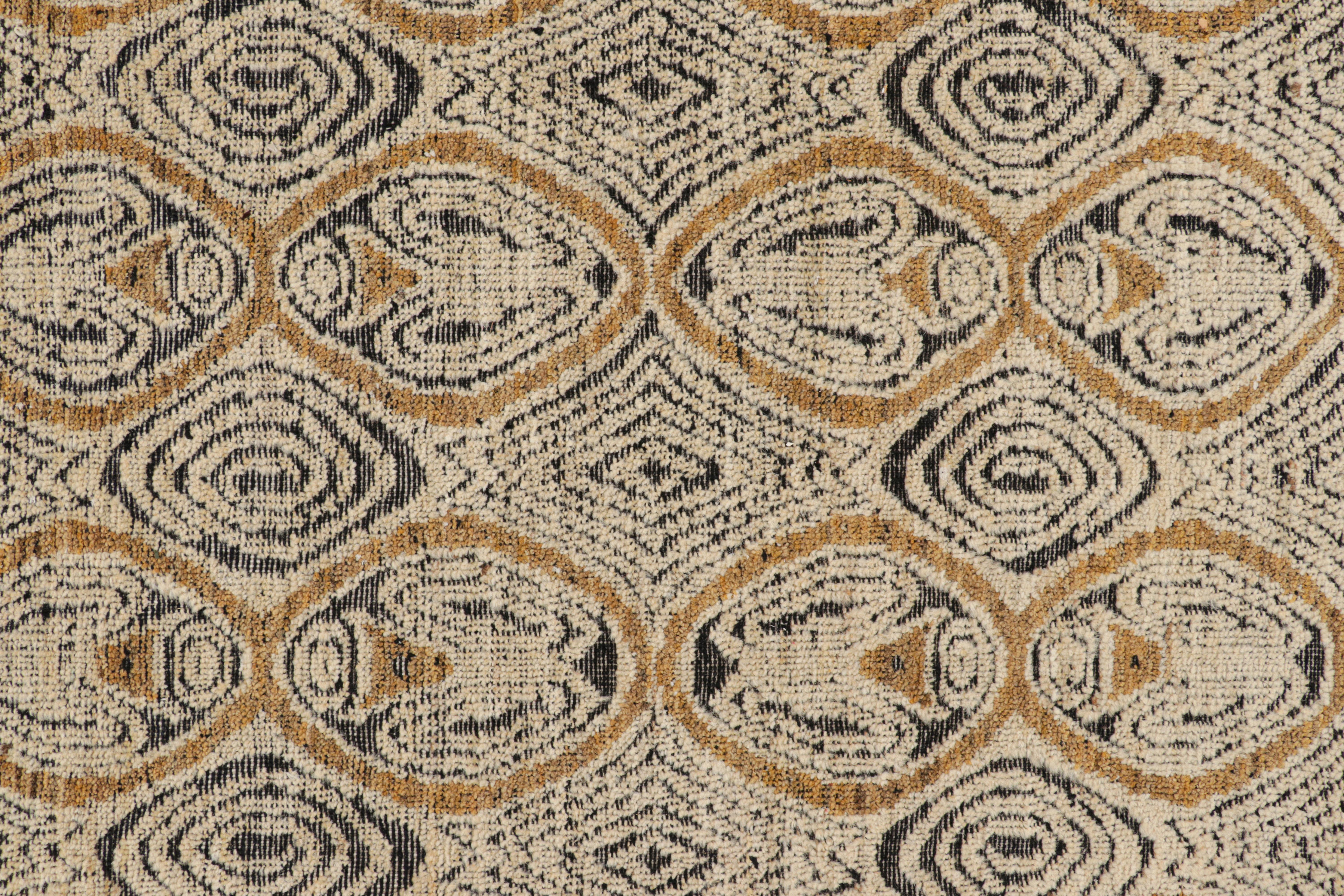 Modern Rug & Kilim’s Moroccan Style Rug in Cream White and Gold Geometric Patterns For Sale