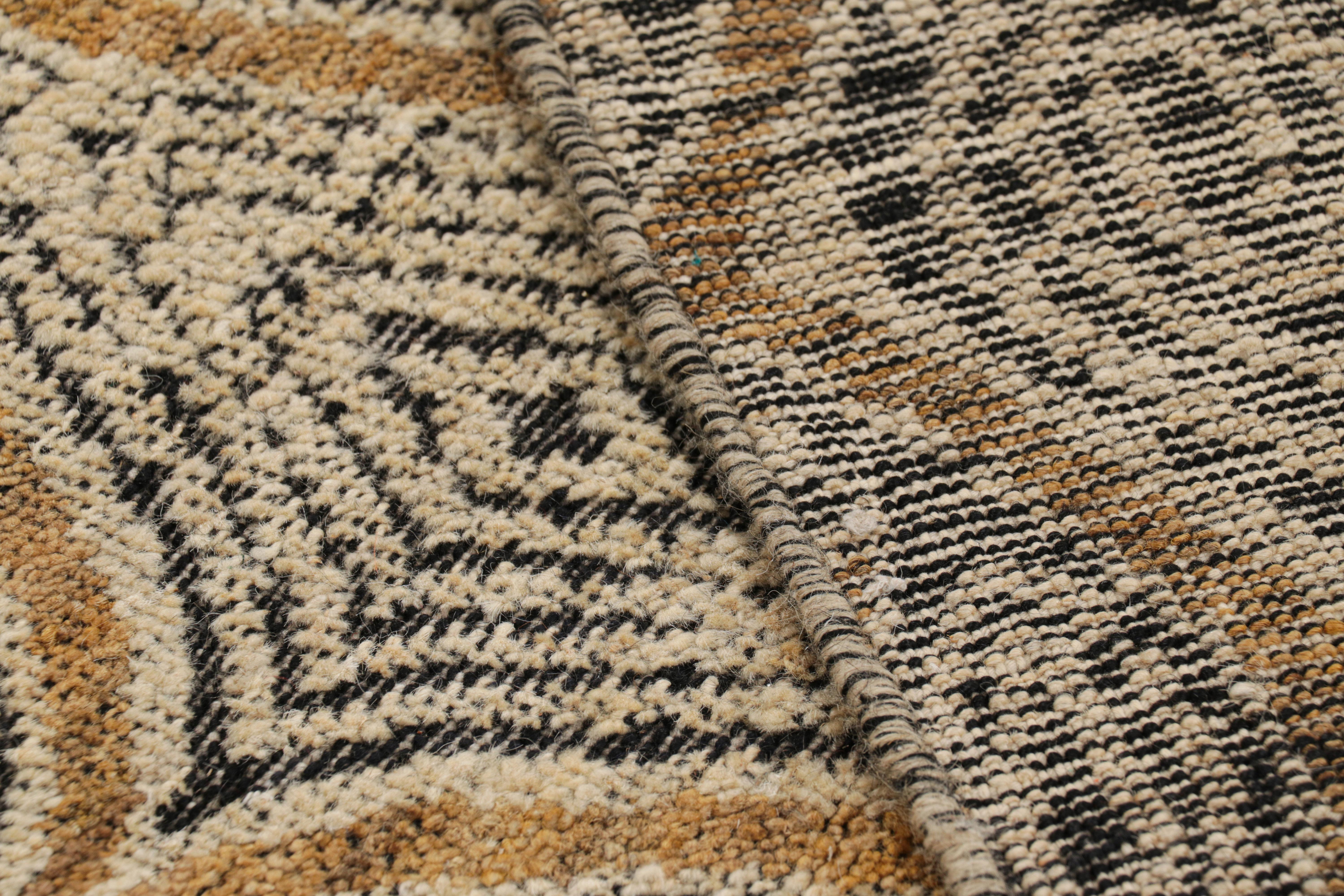 Contemporary Rug & Kilim’s Moroccan Style Rug in Cream White and Gold Geometric Patterns For Sale