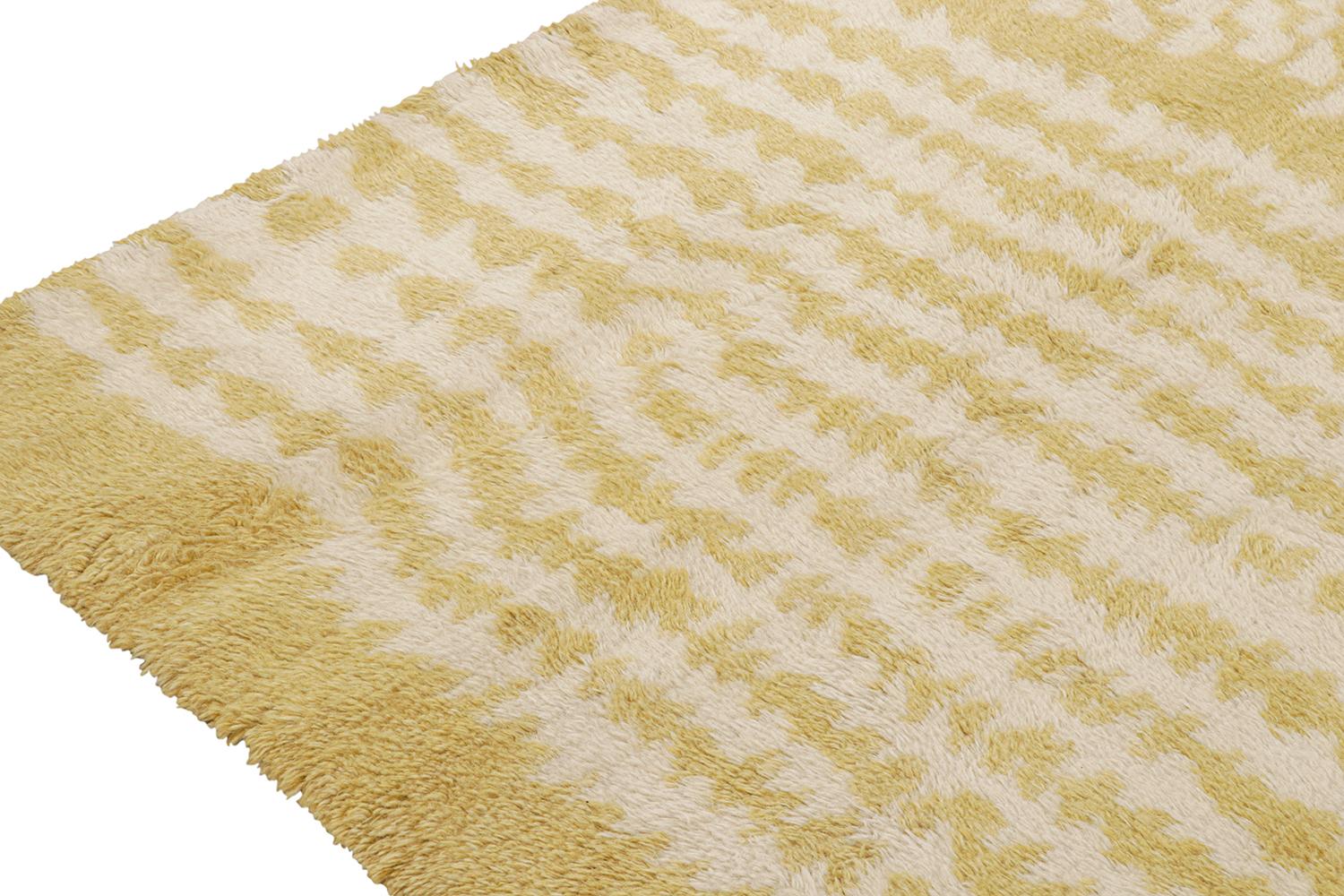 Modern Rug & Kilim’s Moroccan Style Rug in Gold & White Geometric Pattern, High Pile For Sale