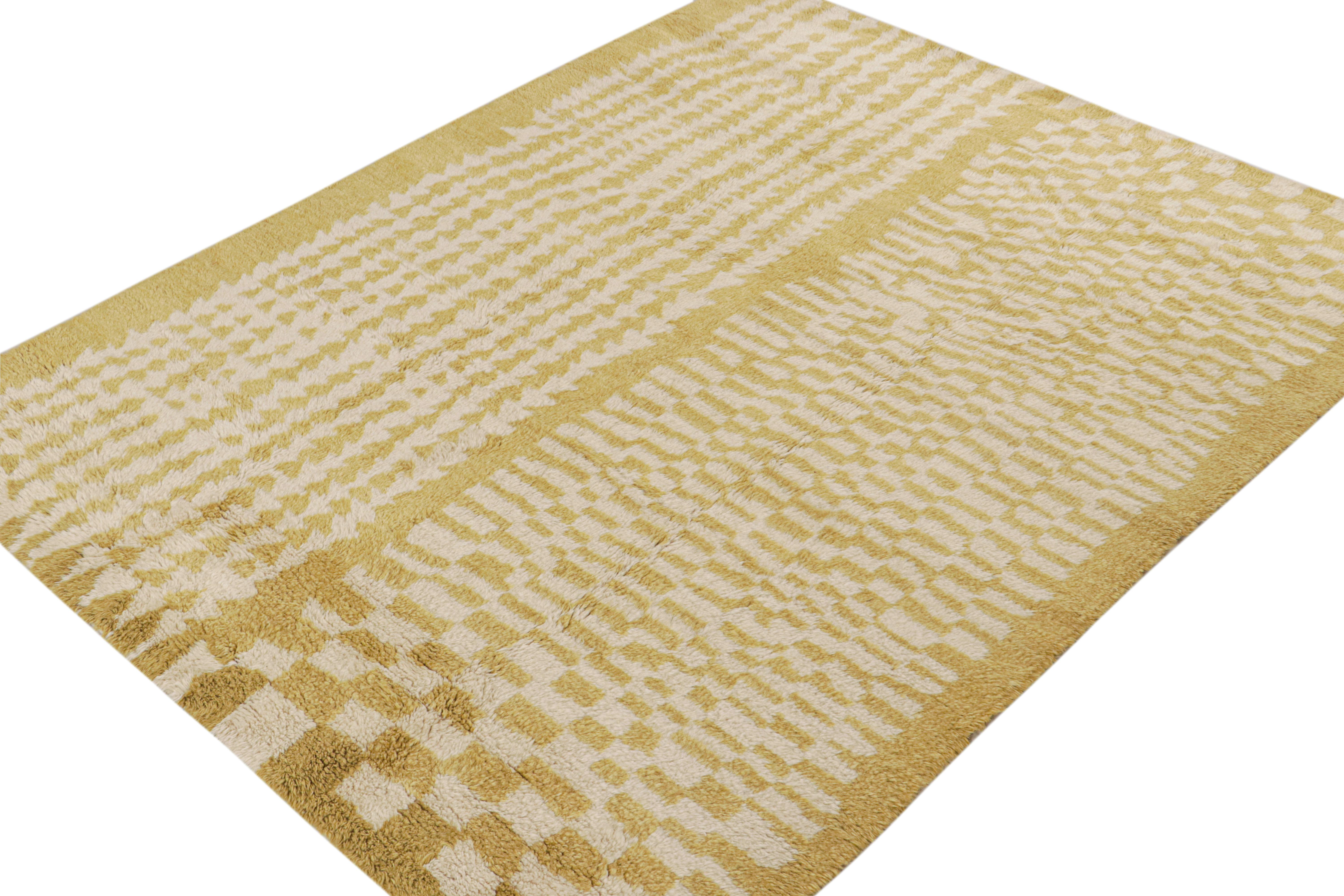 Indian Rug & Kilim’s Moroccan Style Rug in Gold & White Geometric Pattern, High Pile For Sale