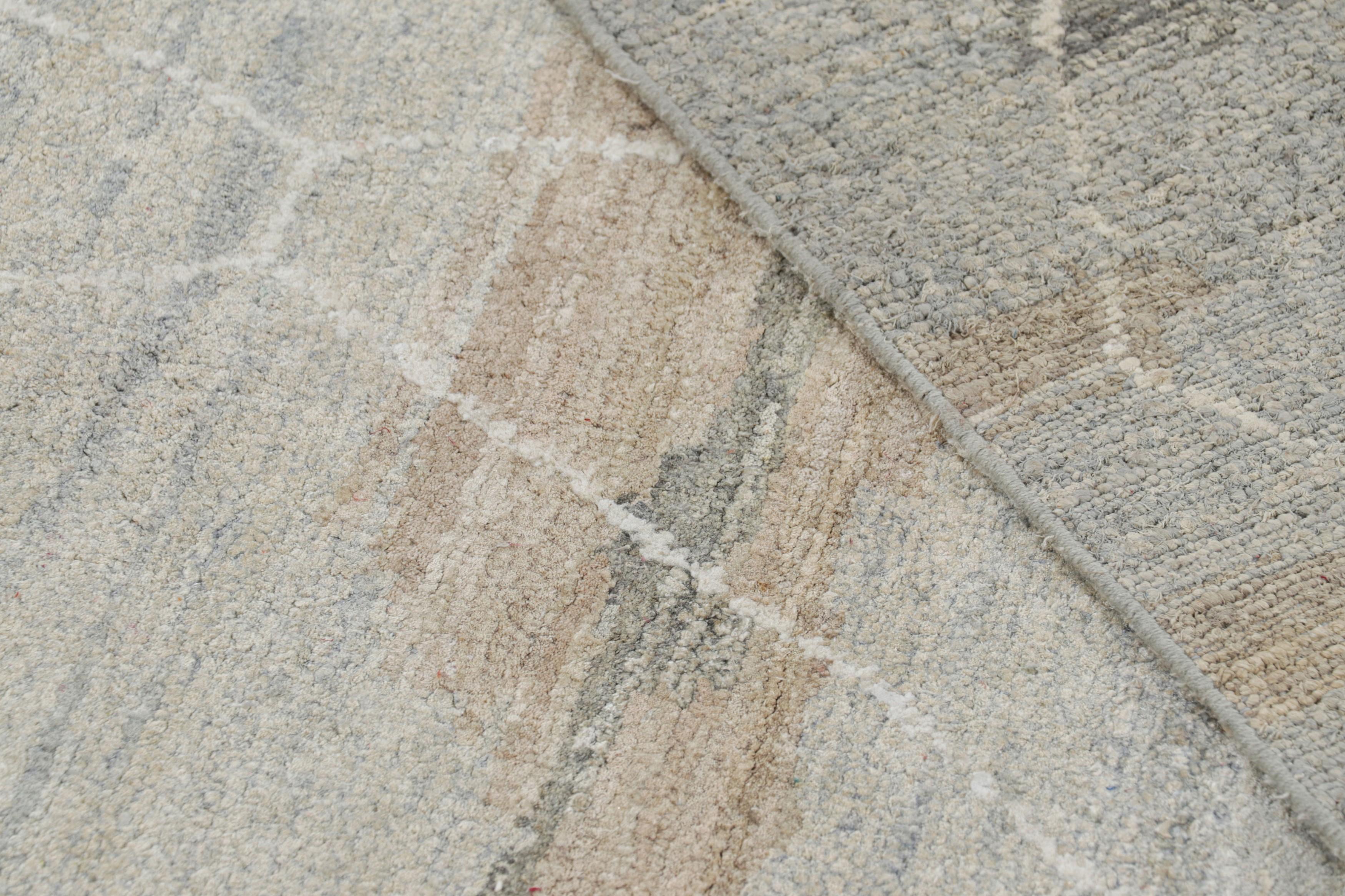 Contemporary Rug & Kilim’s Moroccan Style Rug in Gray and Beige with Geometric Patterns For Sale