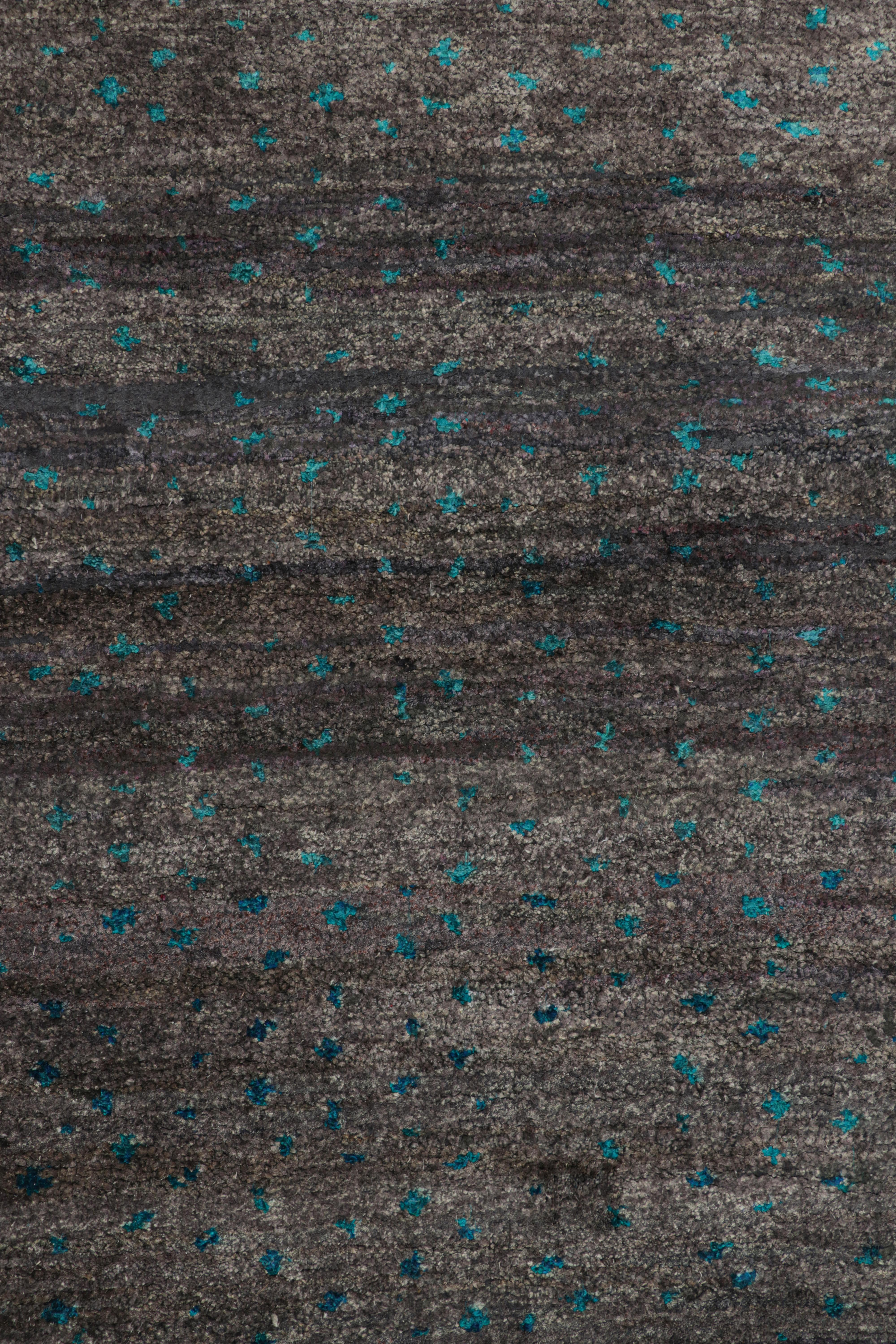 Indiano Tappeto in stile marocchino Rug & Kilim in grigio con motivi blu all over in vendita