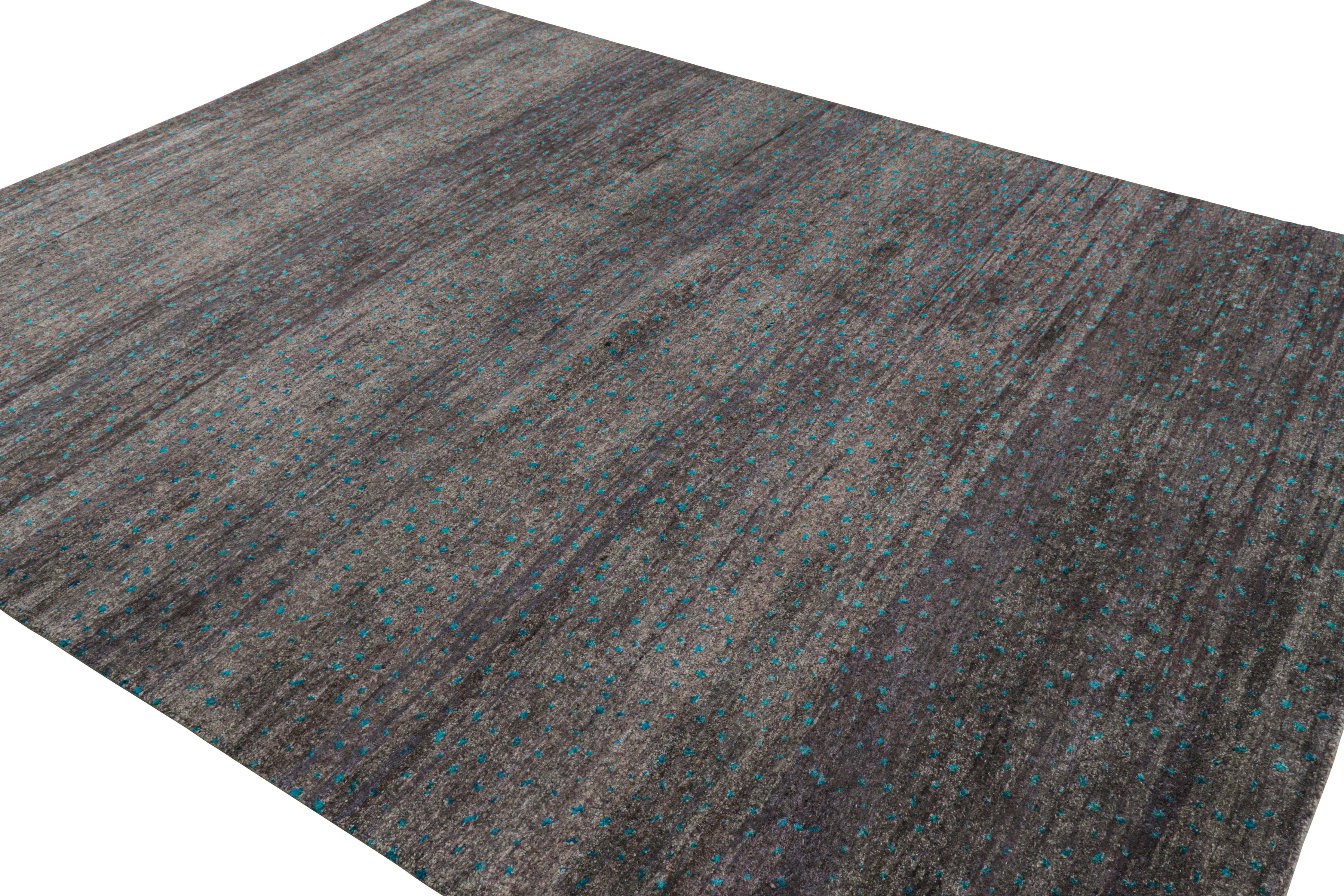 Annodato a mano Tappeto in stile marocchino Rug & Kilim in grigio con motivi blu all over in vendita