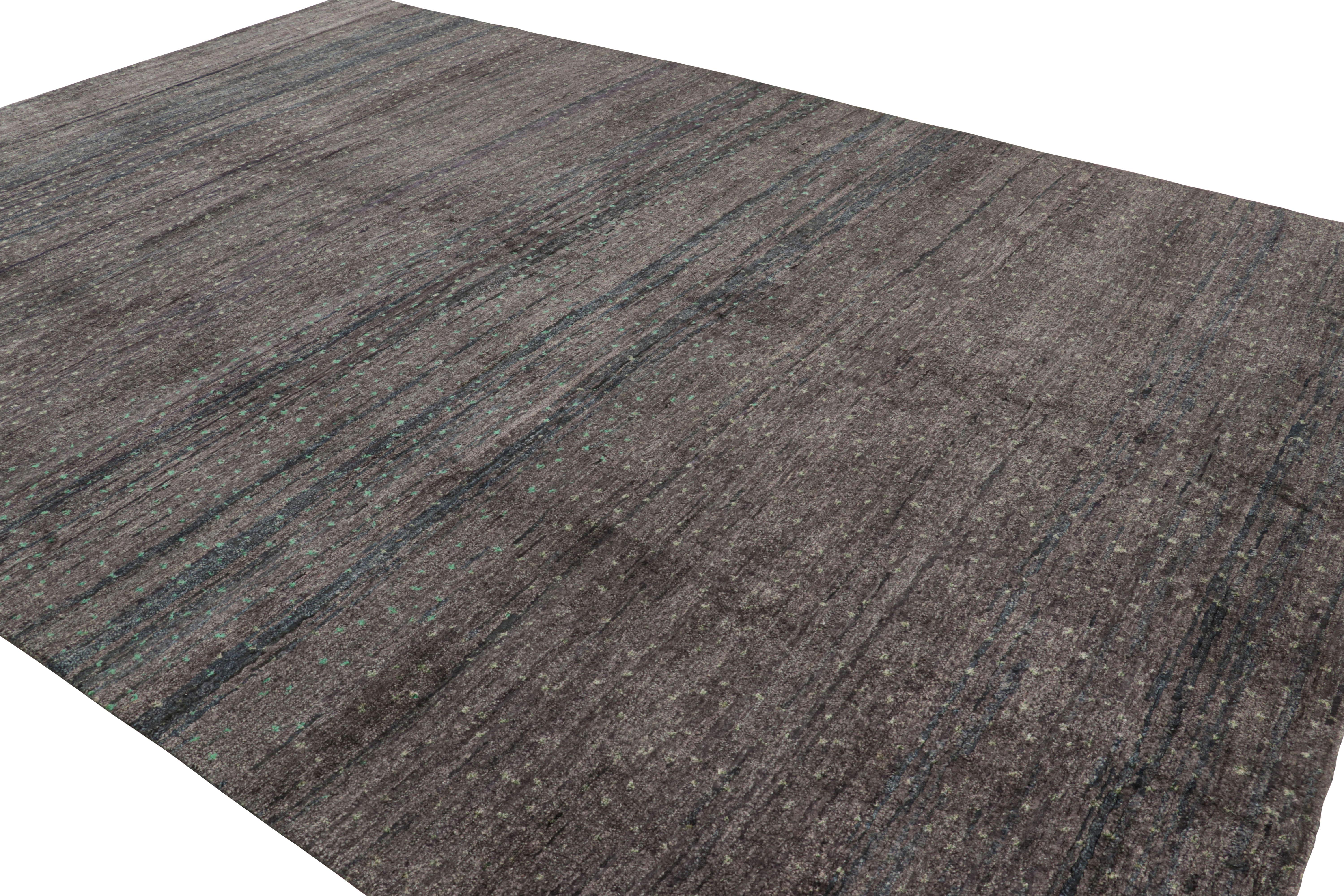 Rug & Kilim's marokkanischer Teppich in Grau mit blauen All-Over-Mustern (Handgeknüpft) im Angebot