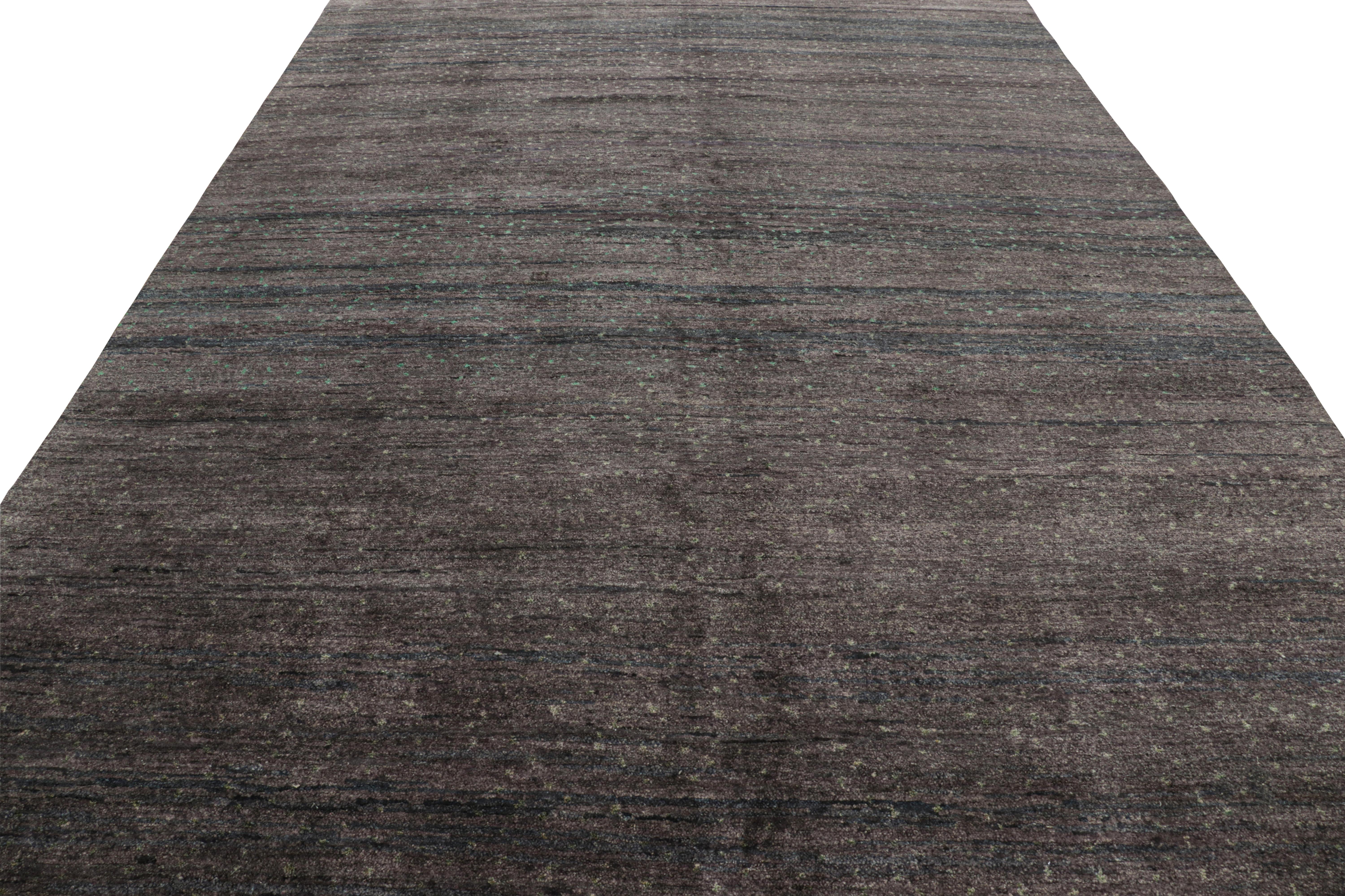 Rug & Kilim's marokkanischer Teppich in Grau mit blauen All-Over-Mustern im Zustand „Neu“ im Angebot in Long Island City, NY