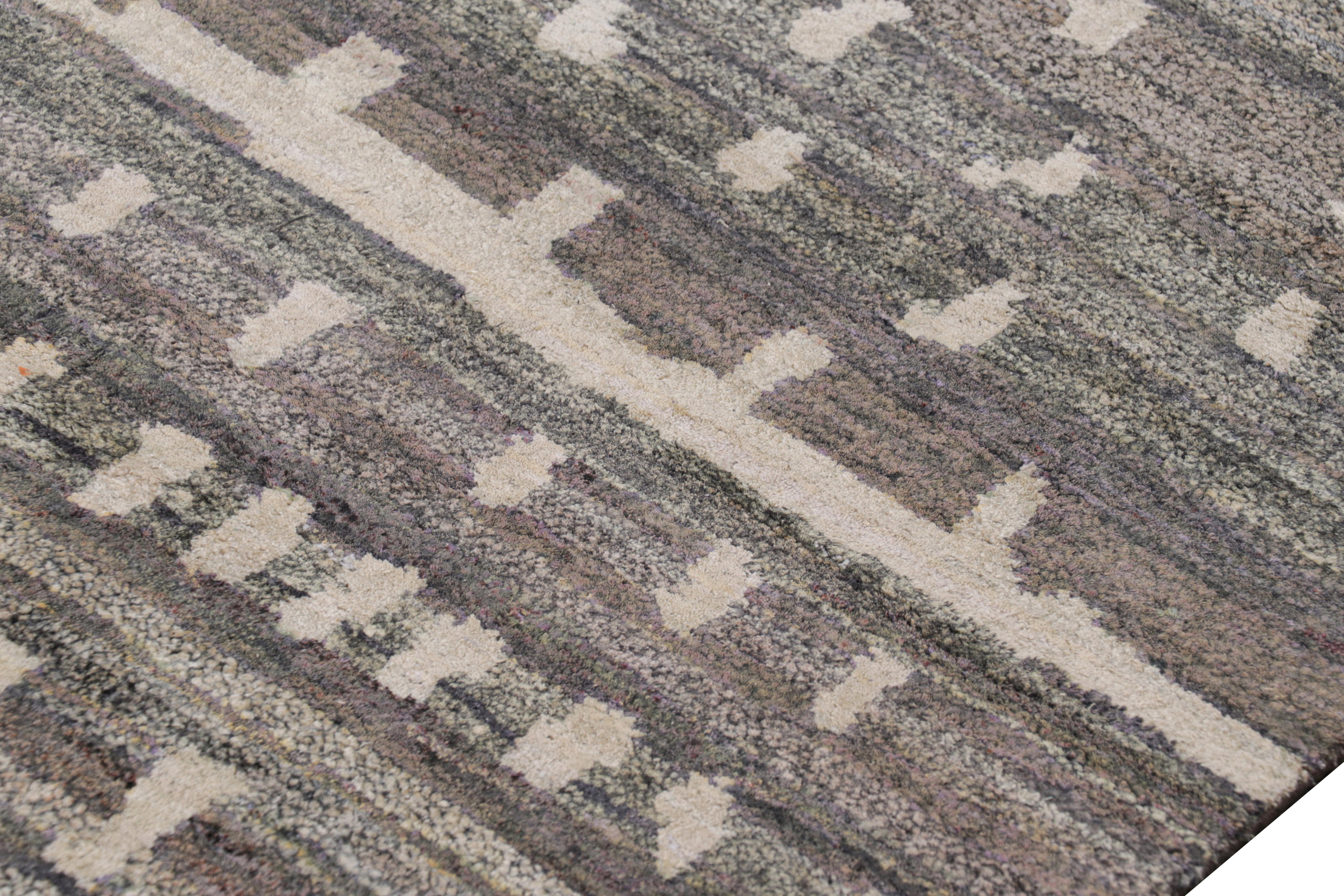 Marokkanischer Teppich von Rug & Kilim in Grau mit weißen geometrischen Mustern im All-Over-Design im Zustand „Neu“ im Angebot in Long Island City, NY
