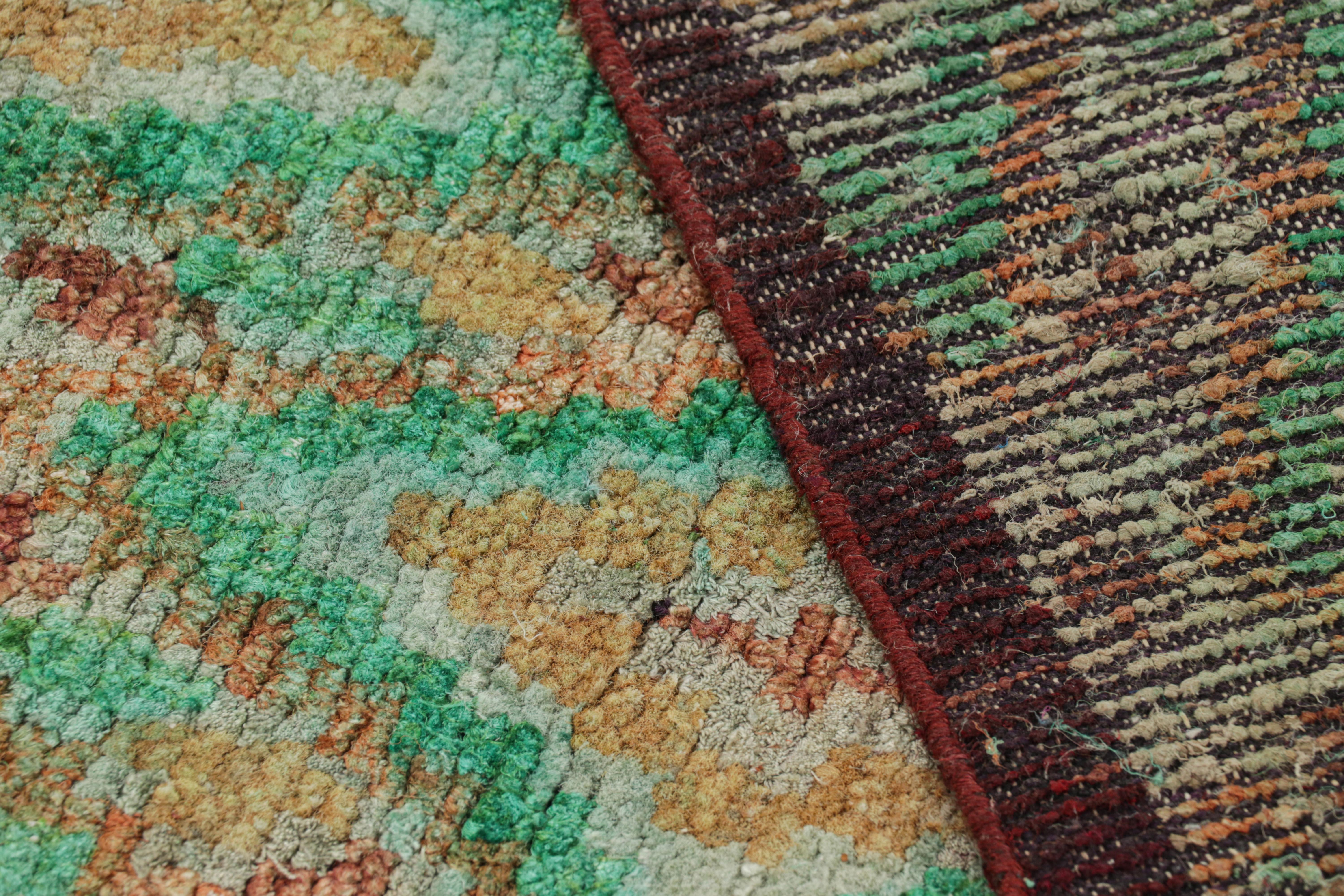 Rug & Kilim's Marokkanischer Teppich in Grün und Gold mit Rautenmuster (21. Jahrhundert und zeitgenössisch) im Angebot