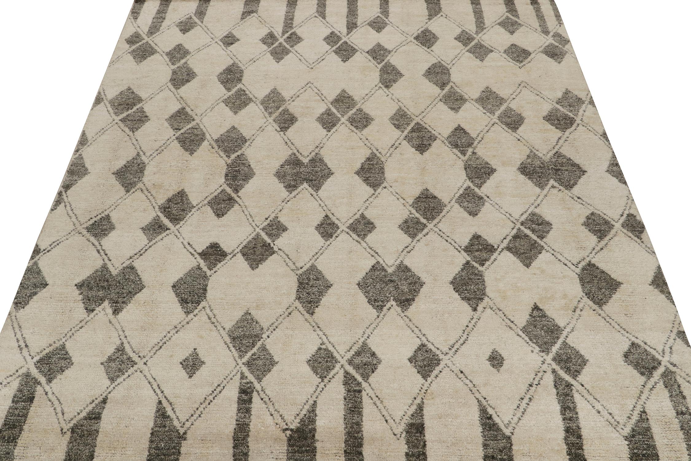Tribal Rug & Kilim’s Moroccan Style Rug in Ivory with Gray Diamond Patterns For Sale