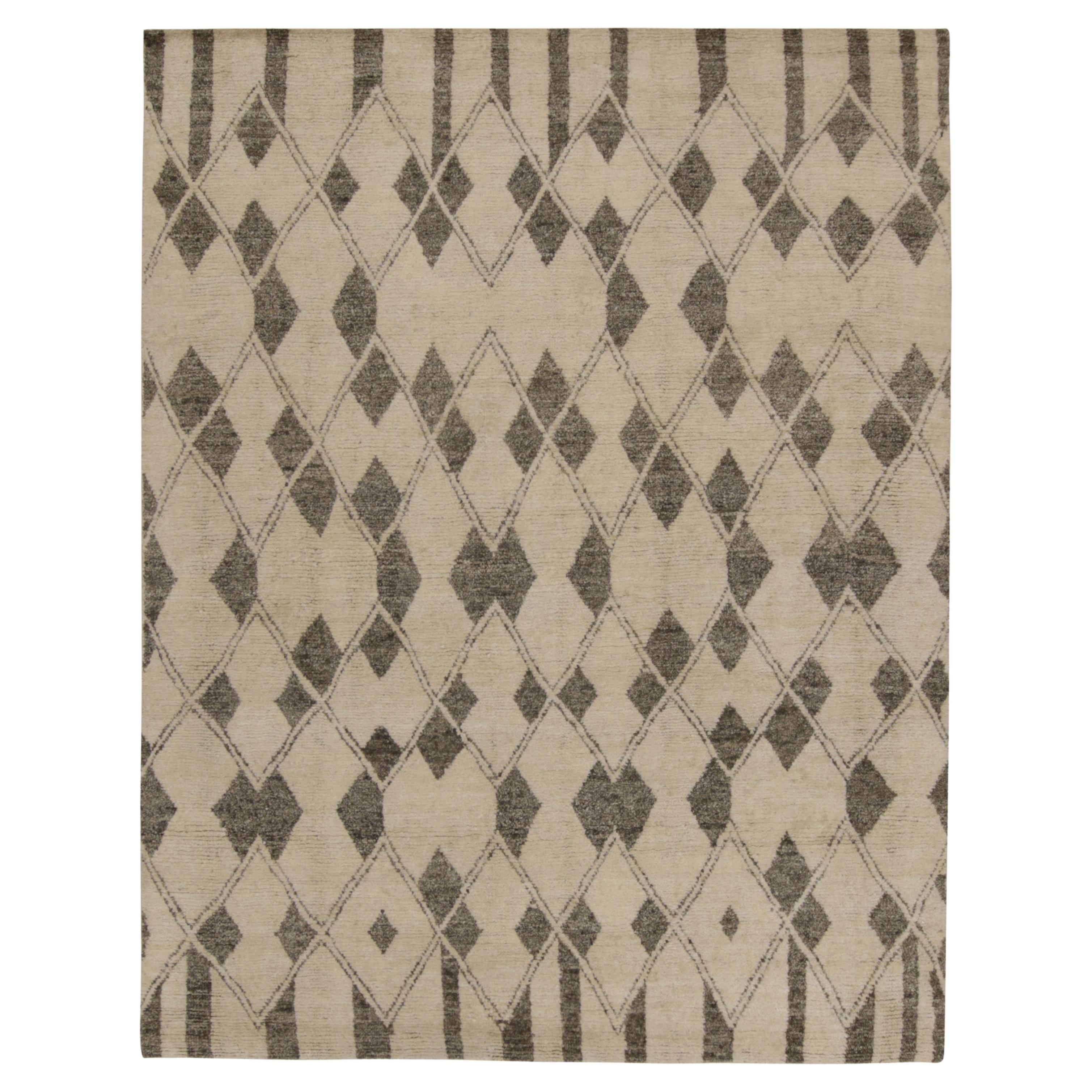 Rug and Kilim’s Moroccan Style Rug in Beige with Grey Diamond Patterns