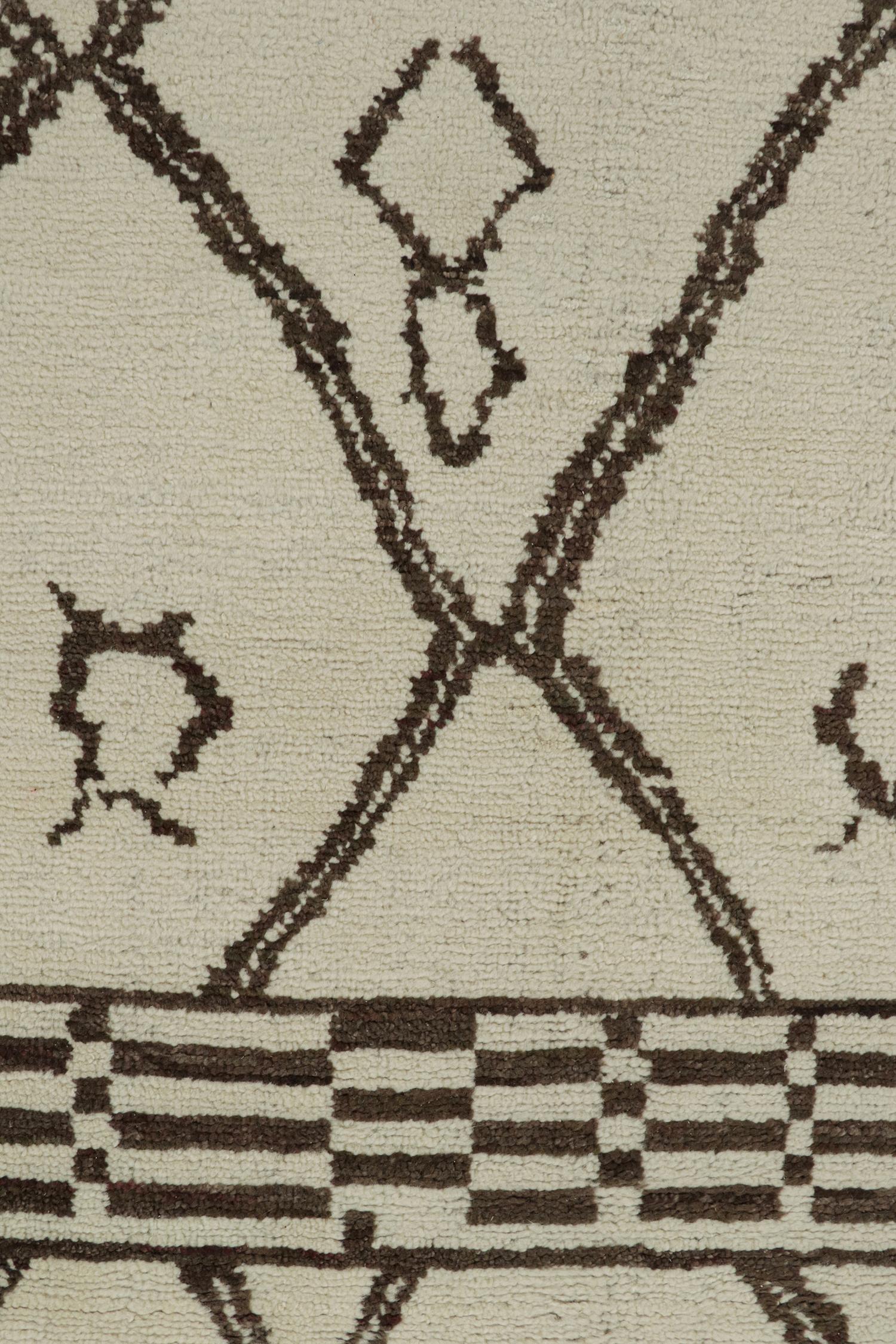 Tapis et tapis de style marocain de Kilim en blanc cassé avec motif géométrique marron Neuf - En vente à Long Island City, NY