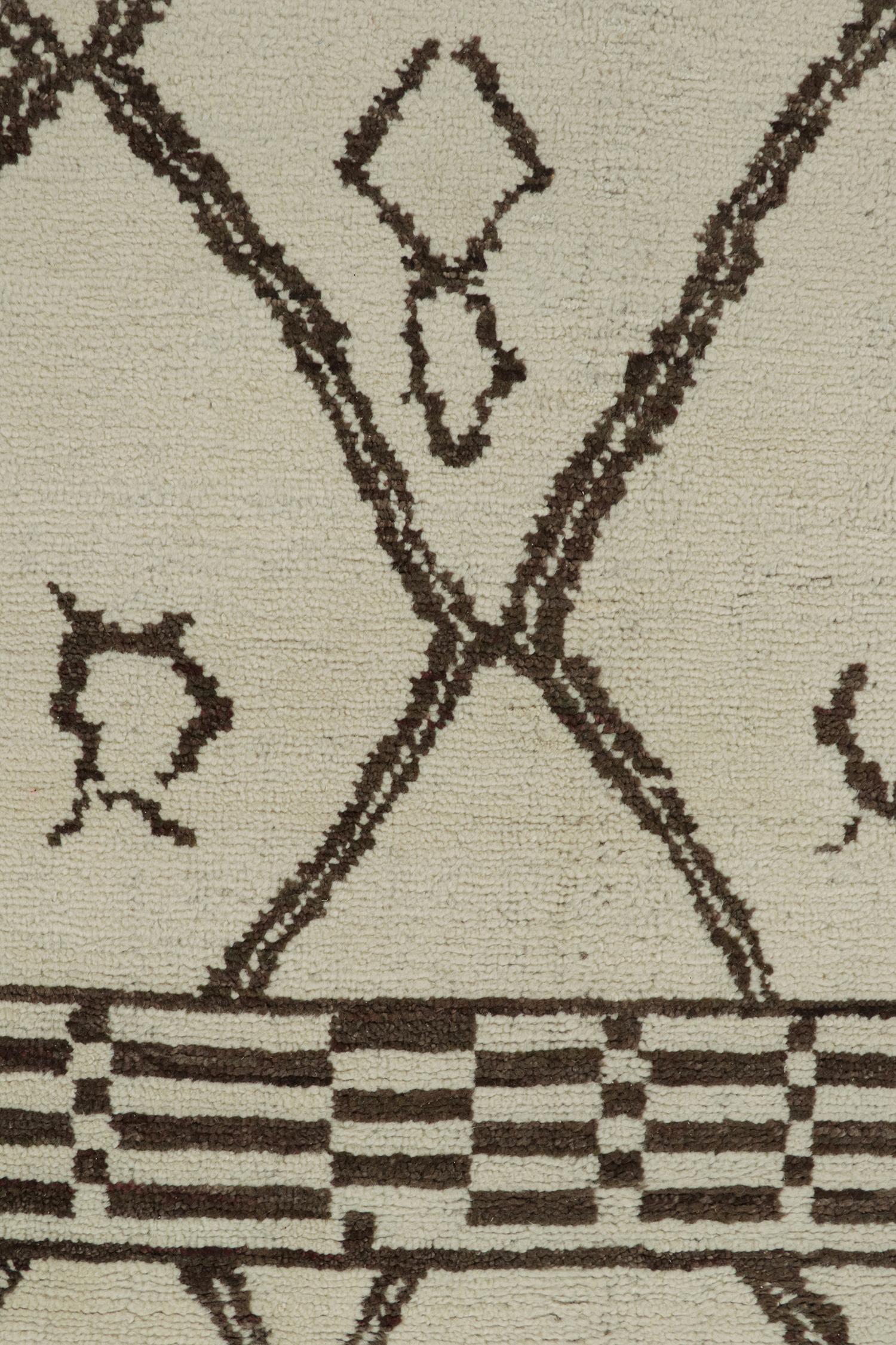 Tapis de style marocain Off-White avec motif géométrique Brown de Rug & Kilim Neuf - En vente à Long Island City, NY