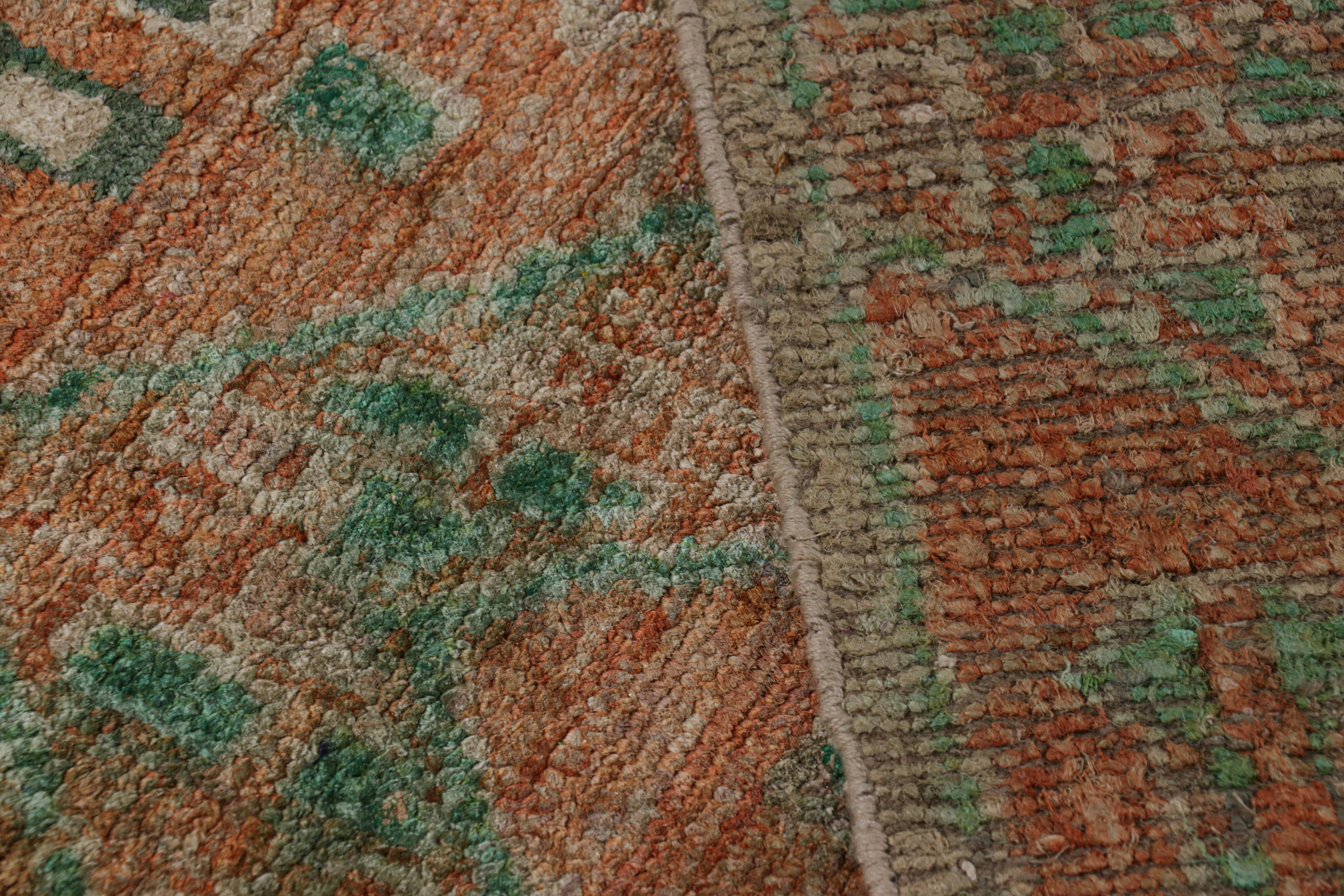 Laine Tapis de style marocain de Rug & Kilim en orange avec des motifs géométriques verts en vente